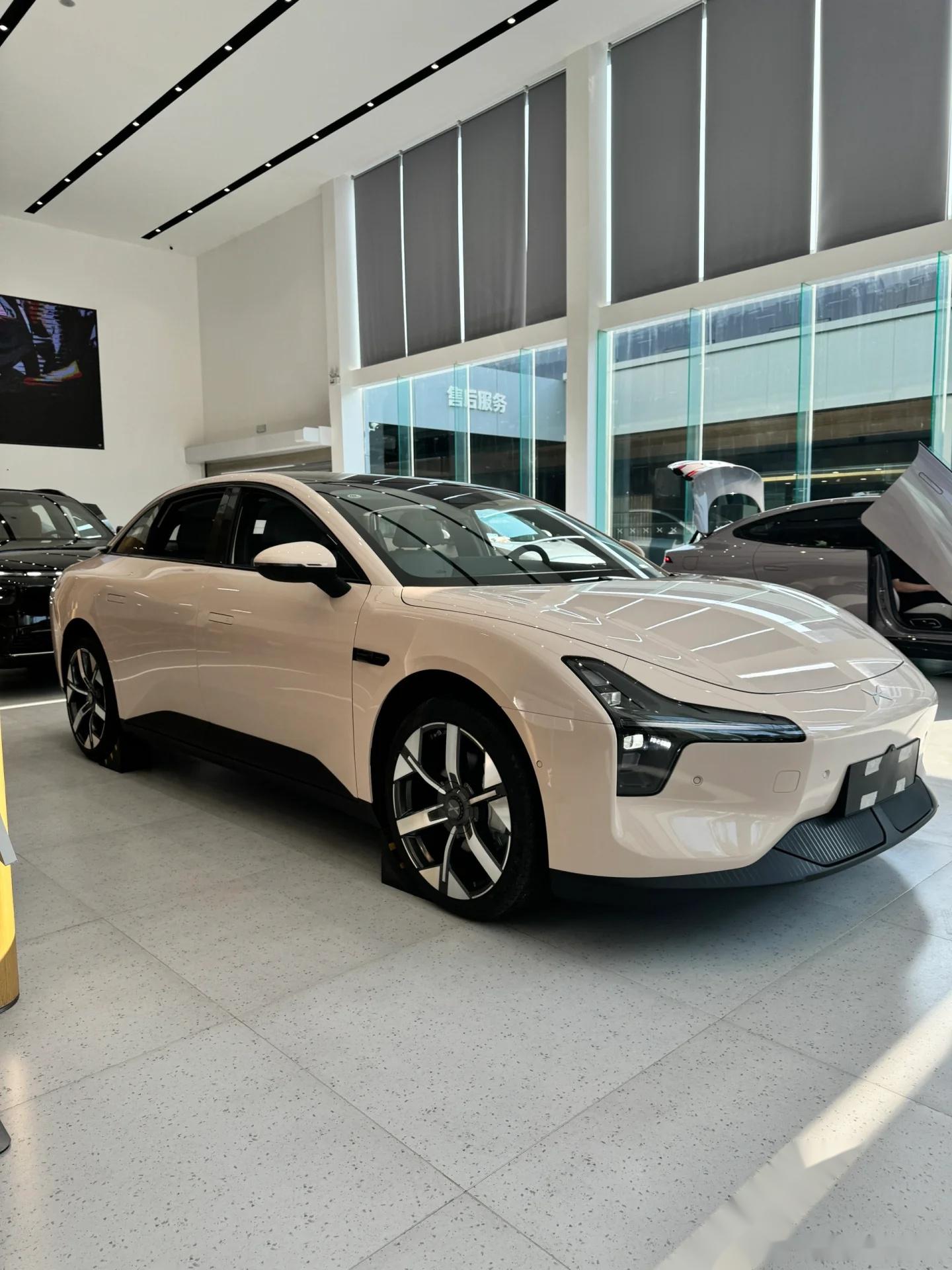 看到小鹏mona mo3实车后,感觉就三字,能来事!小鹏这次新车能成!