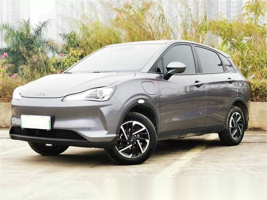 网友:这台哪吒v是我在前年的1月份买的,车辆落地价格是将近7.