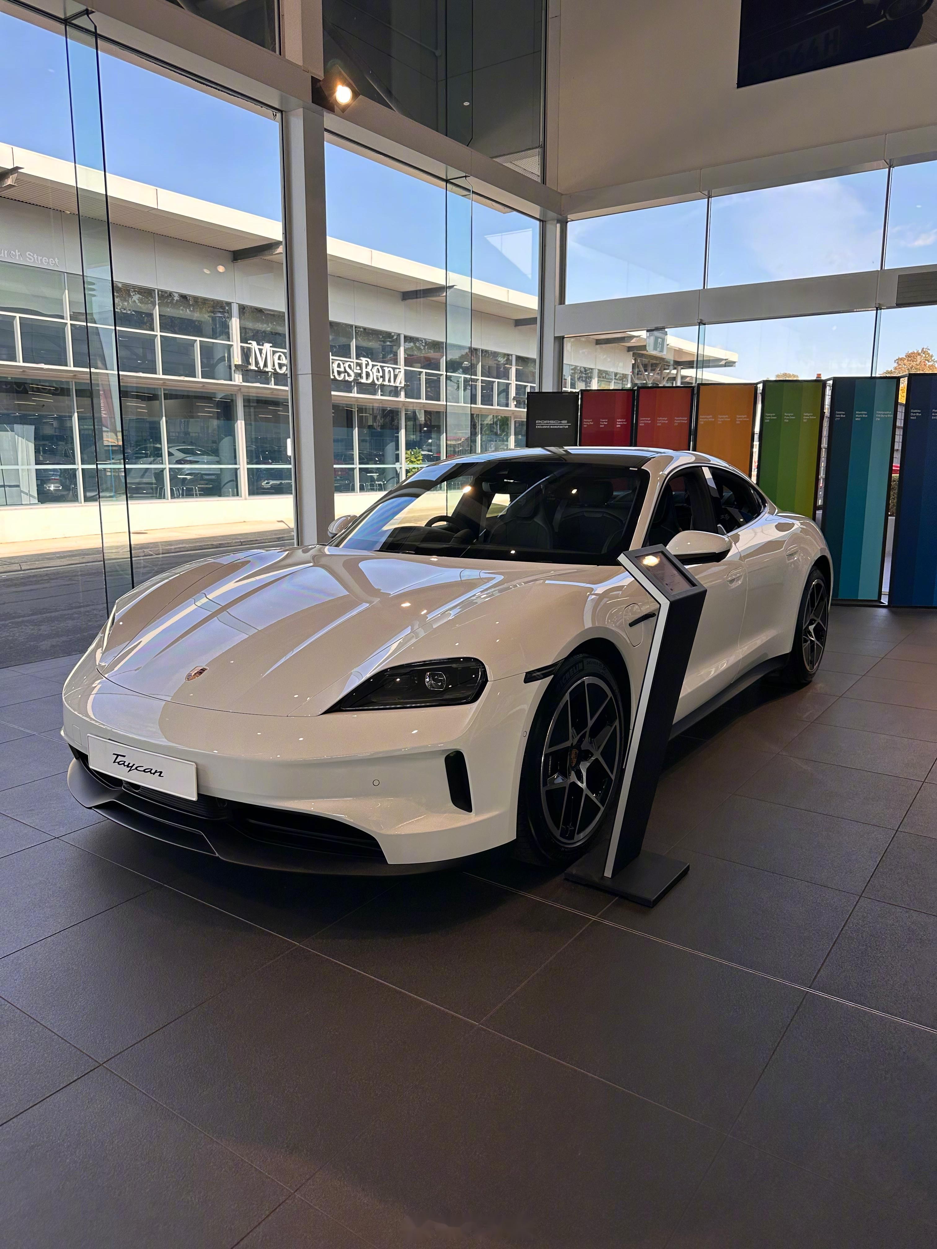 2025 保时捷taycan 入门款就够用,也是最走量的版本,新款这轮毂还挺