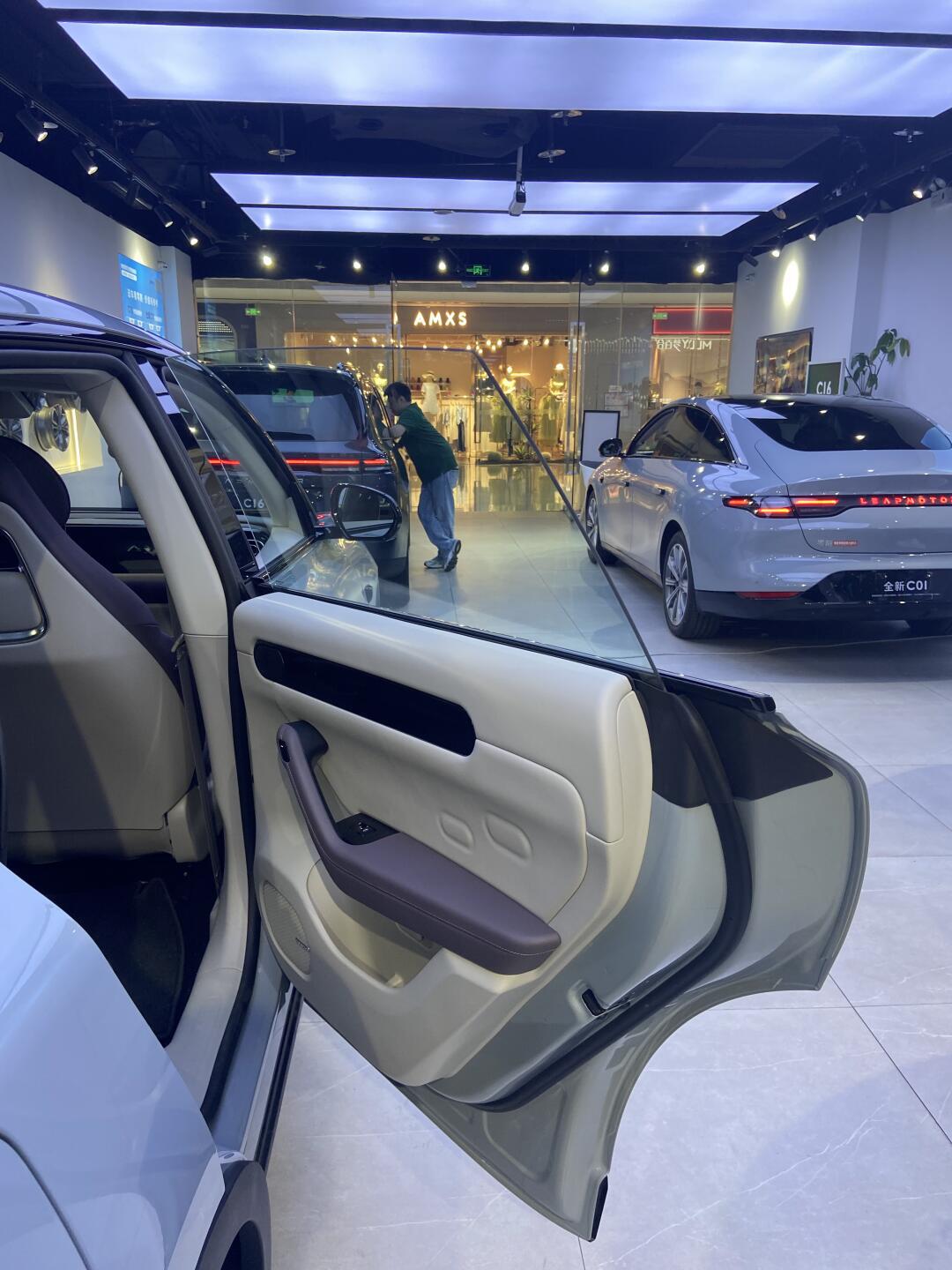 c11这个紫色内饰真的绝了!_零跑c11社区_易车社区