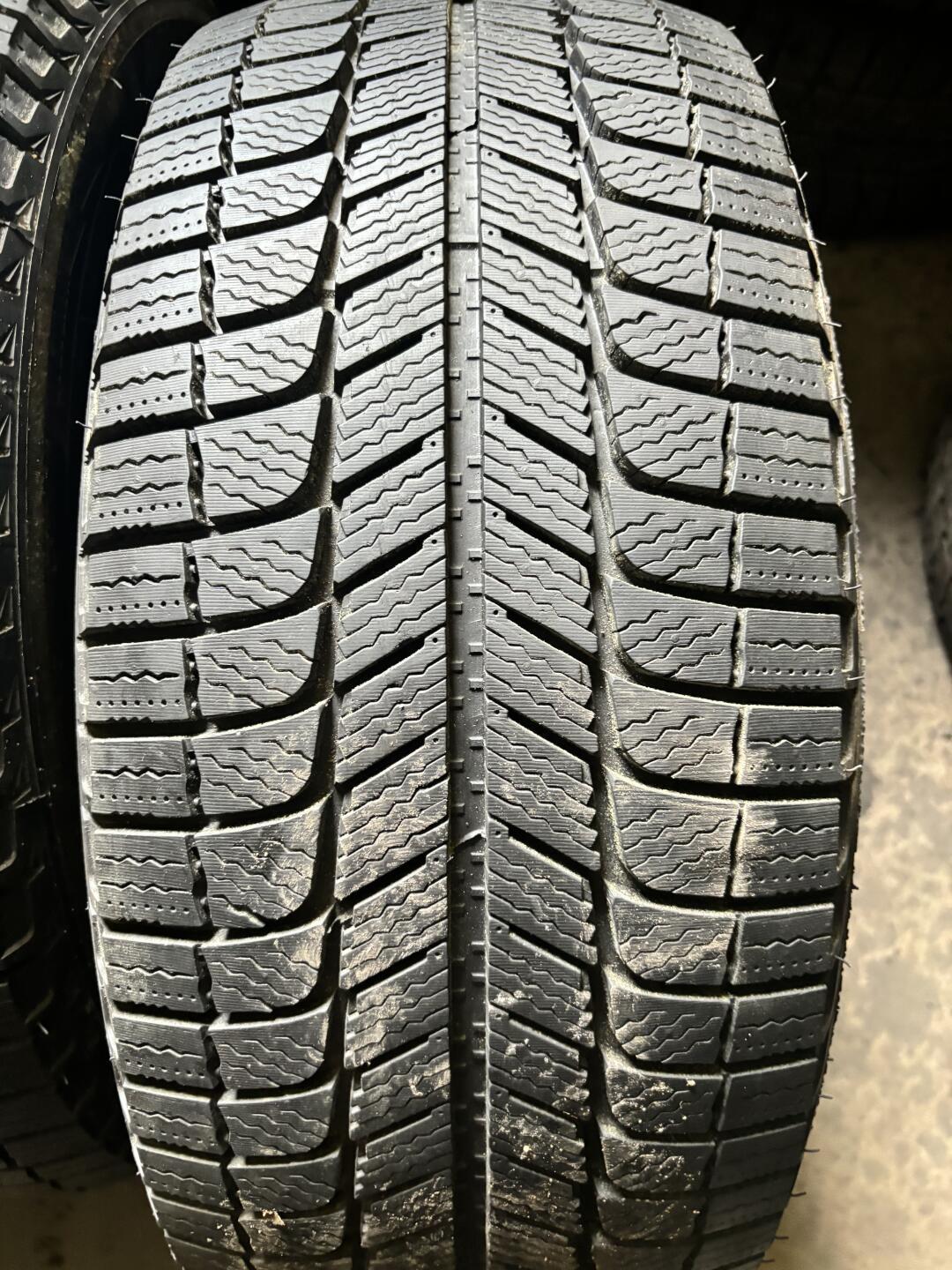 235 45 17米其林雪地轮胎9.5新一套