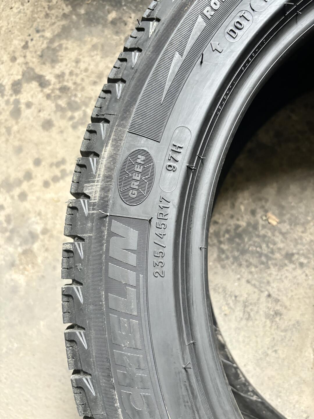 235 45 17米其林雪地轮胎9.5新一套