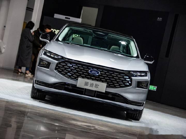 福特蒙迪欧——一款集优雅与性能于一身的中高级轿车.