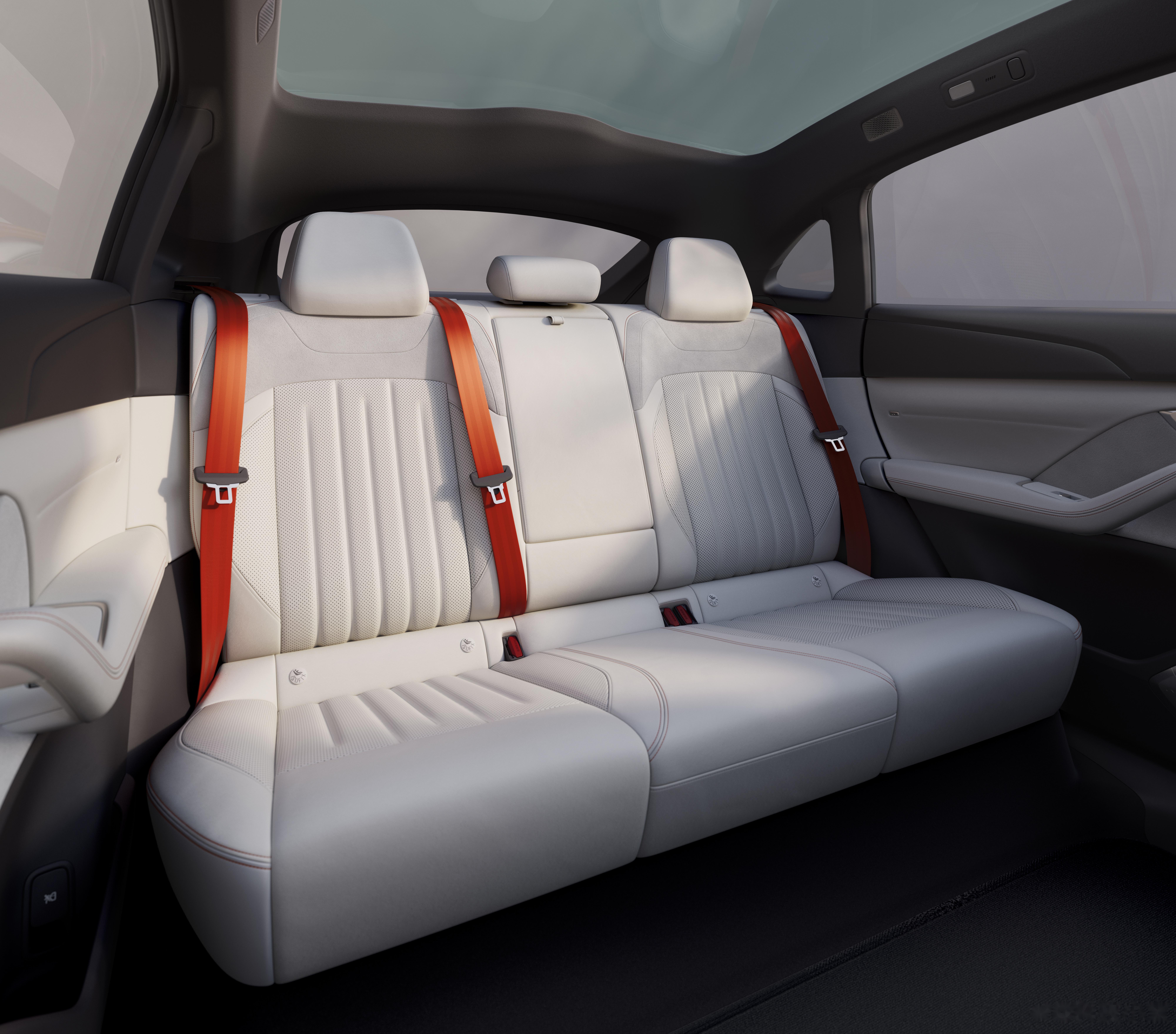 就在今天,#蔚来全新品牌乐道首款车下线#,更是#乐道l60#的内饰首次