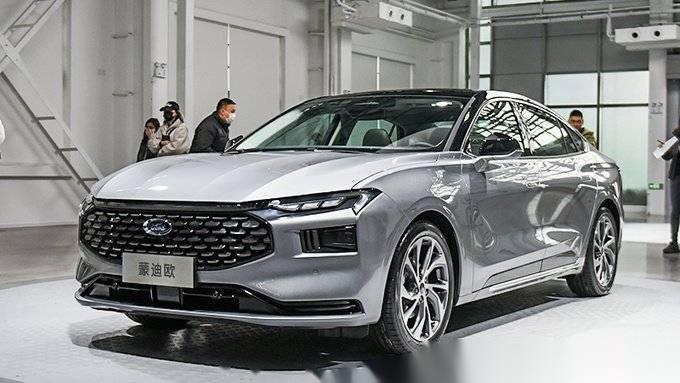 福特蒙迪欧——一款集优雅与性能于一身的中高级轿车.