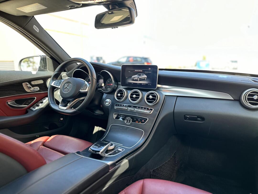 9896新车到店 2016 奔驰c300 四门外黑内红