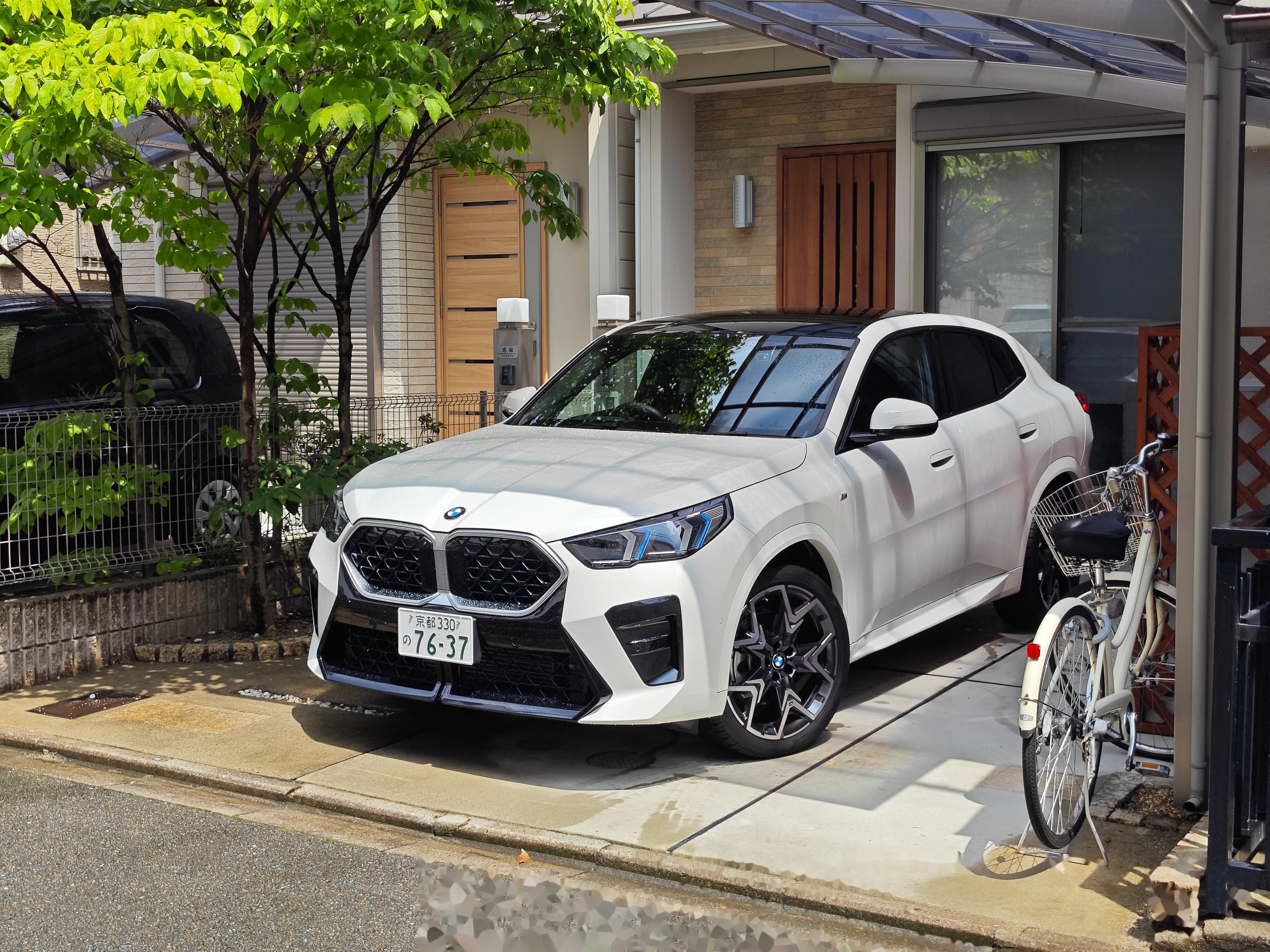 偶遇新款宝马x2.这代 x2 (u10) 除了入门 2.0t(xdrive20i