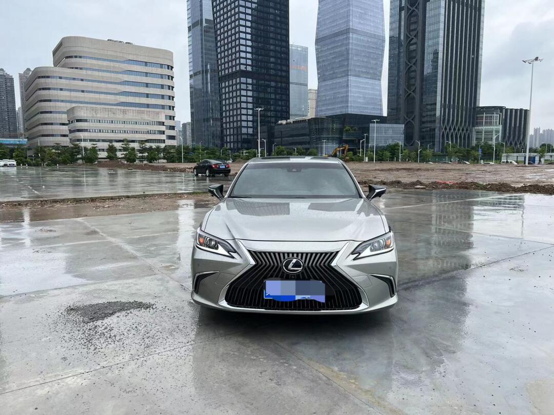 38万 21年5月雷克萨斯es200(卓越版)2.0l 天窗 双电椅