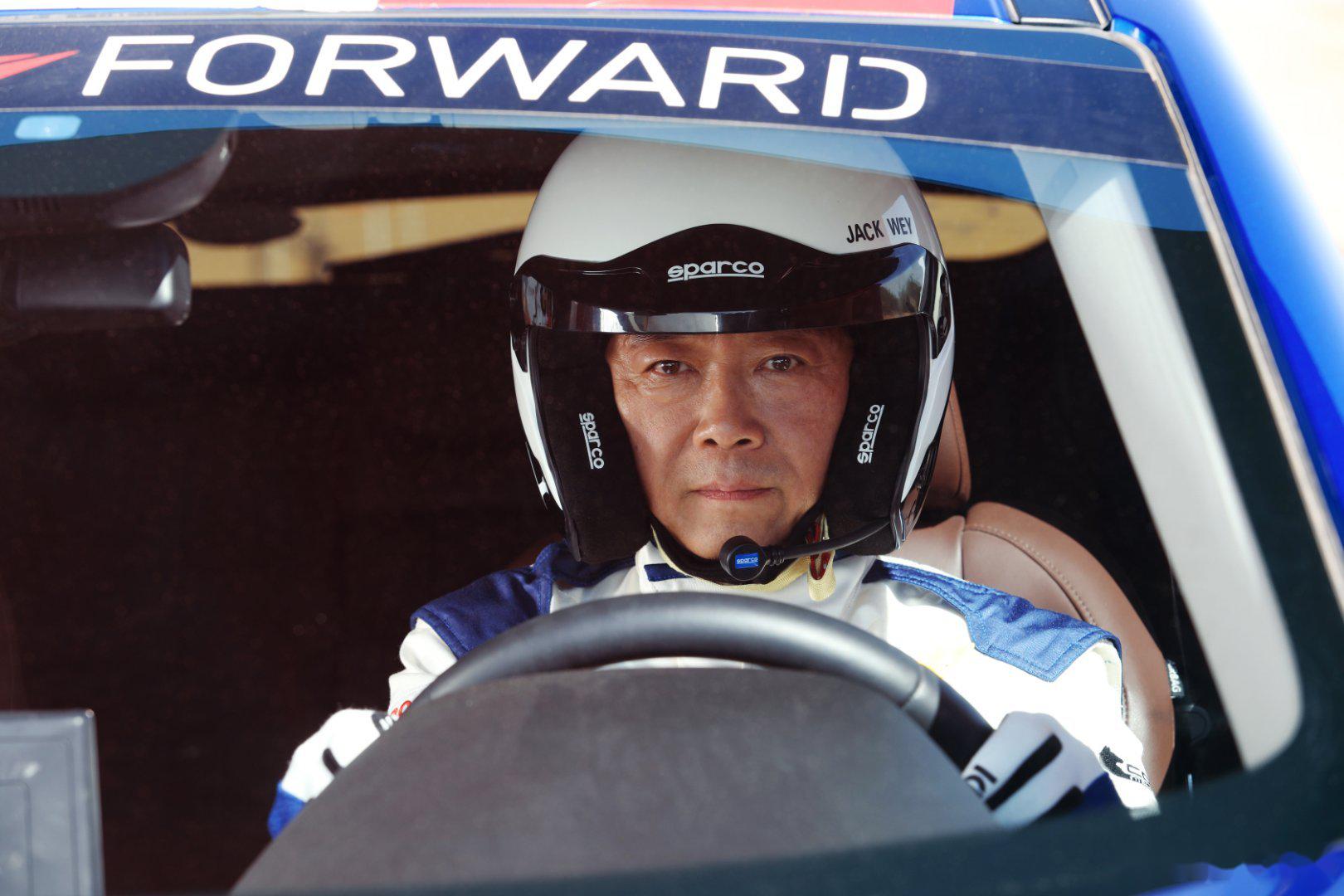 雷军造车靠勇气,魏总造车是靠热爱.