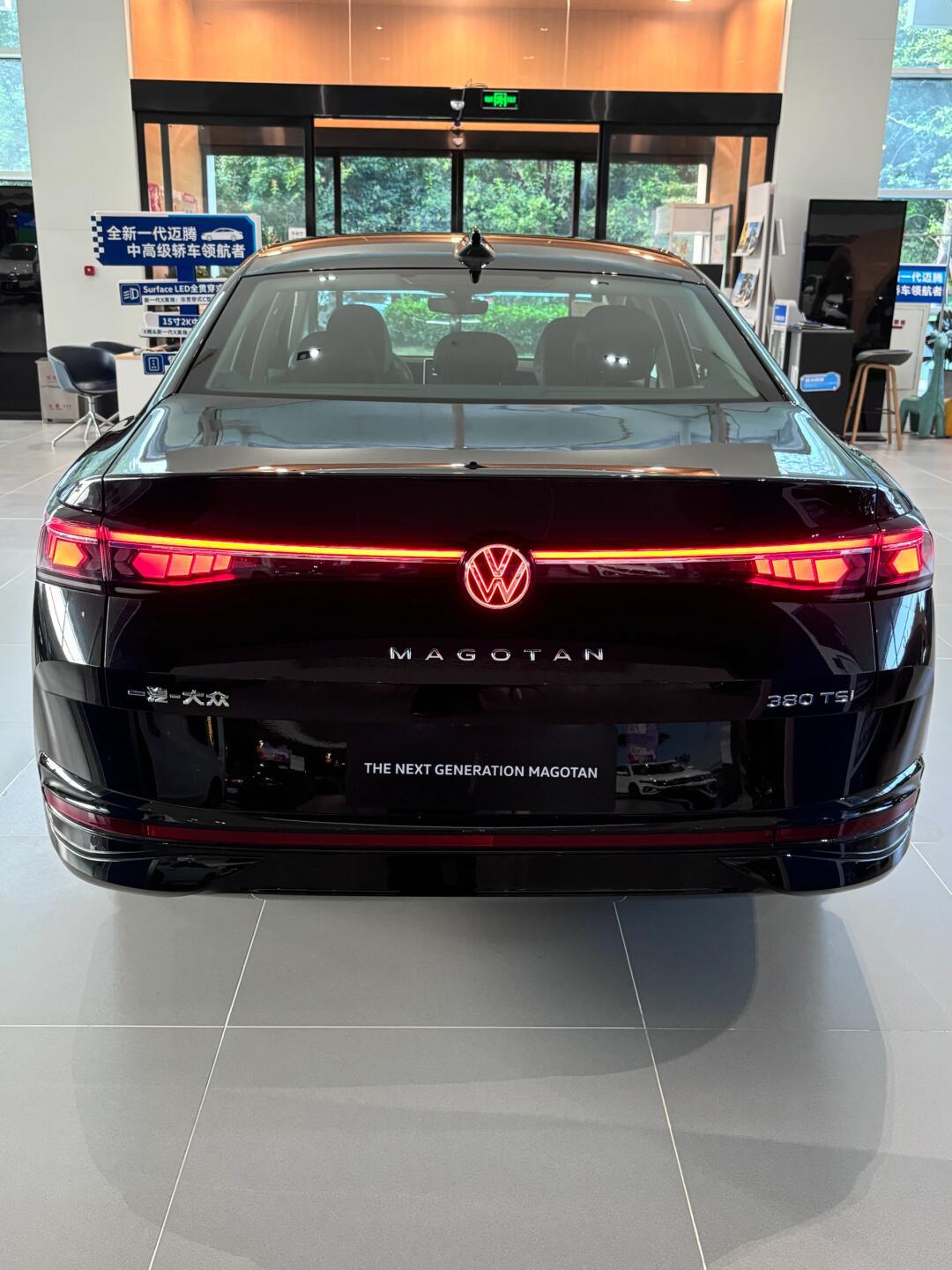 谁说女生就不适合开迈腾