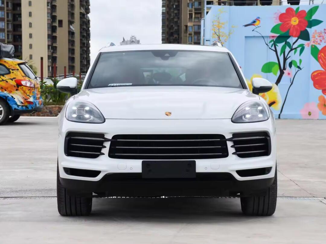 保时捷卡宴(porsche cayenne)是保时捷品牌推出的一款豪华运动型su