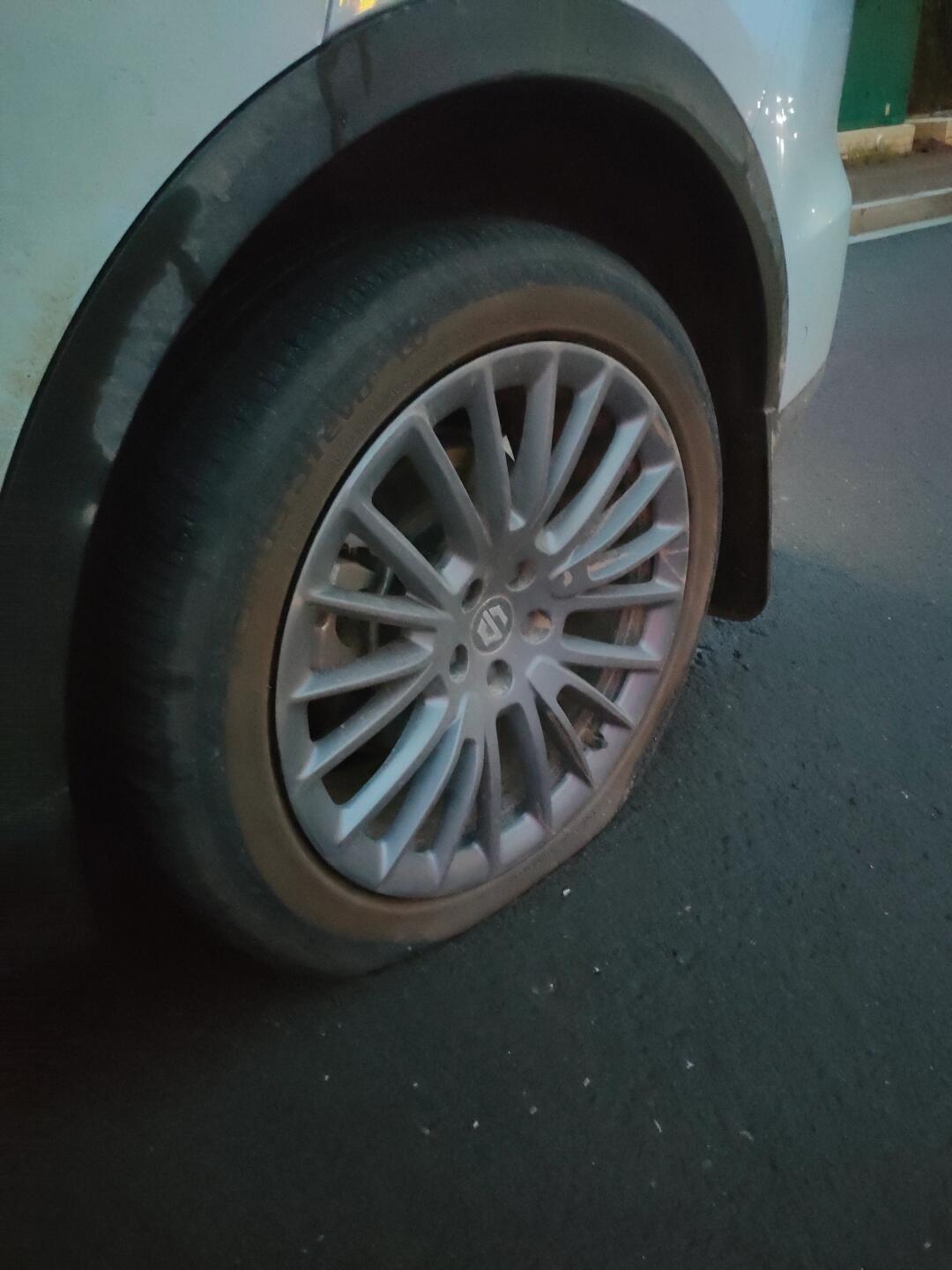 开姐姐的车,车胎爆了08