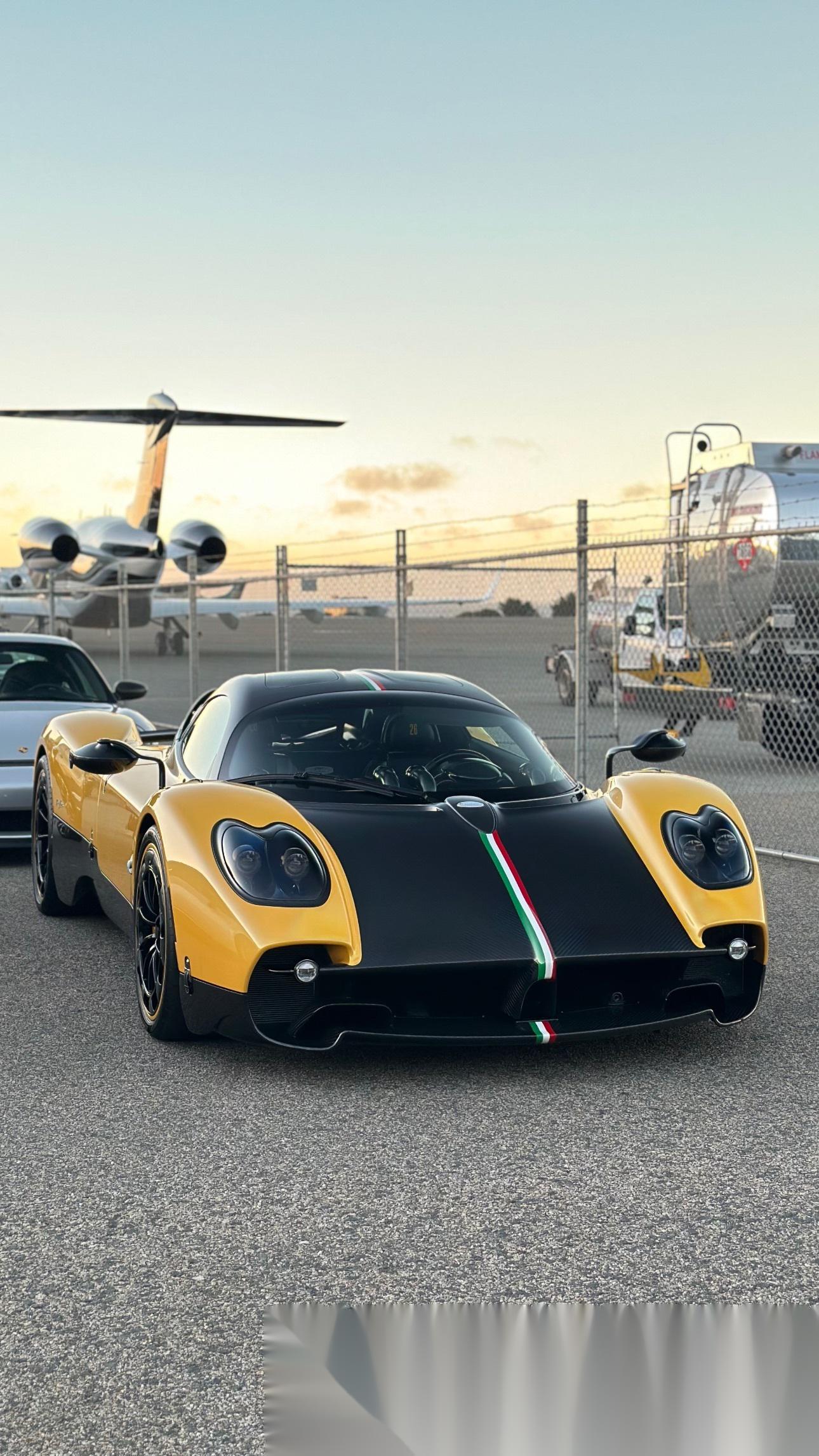 北加州圆石滩的停车场有哪些车 帕加尼utopia,布加迪chiron