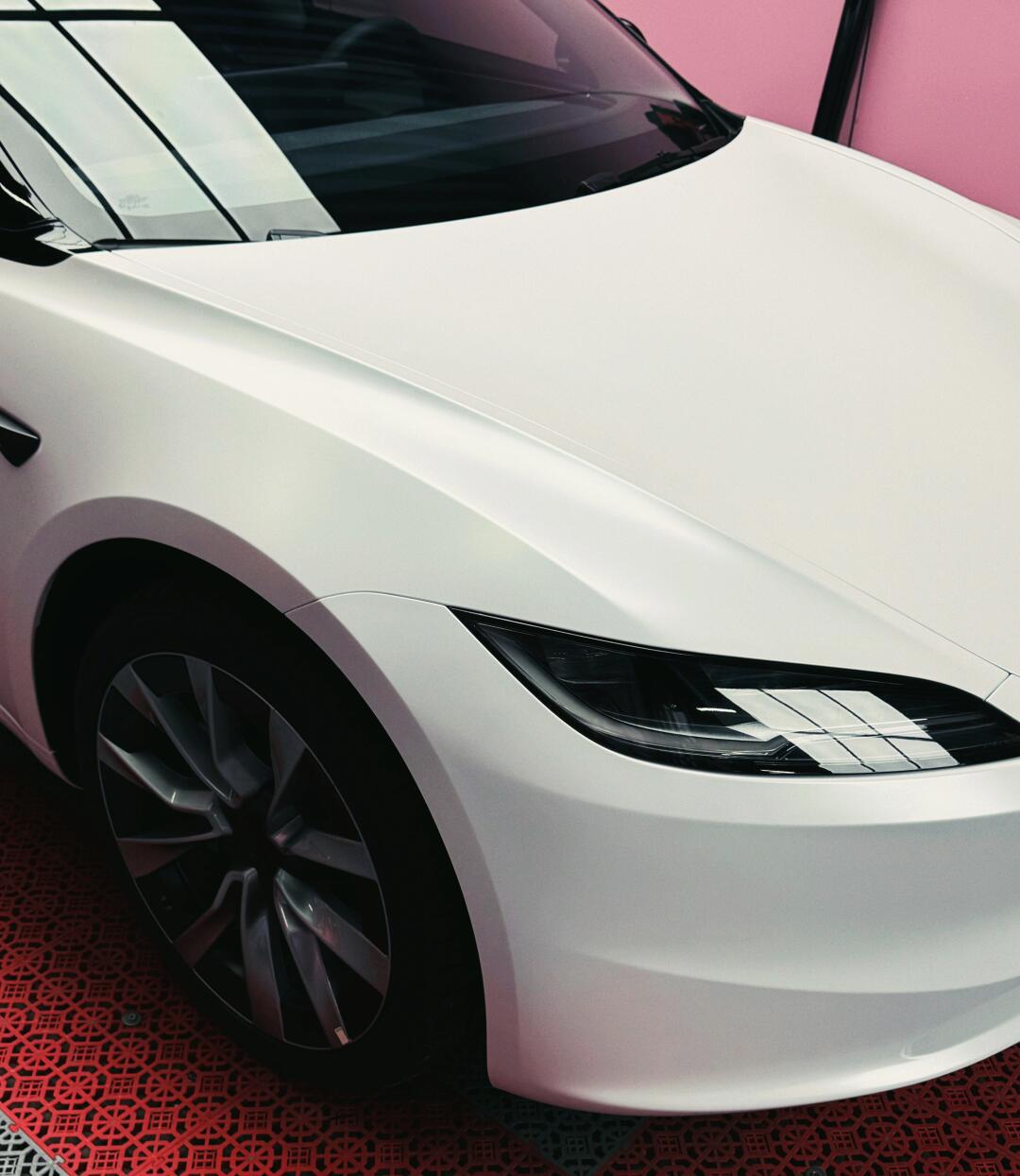 焕新版model3电光金属白