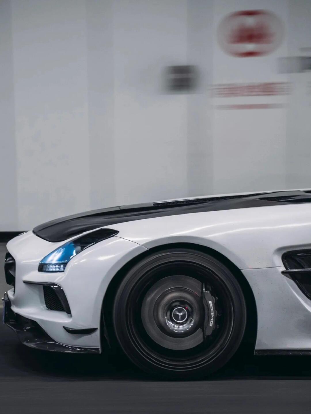 鸥翼门的开创者—奔驰sls