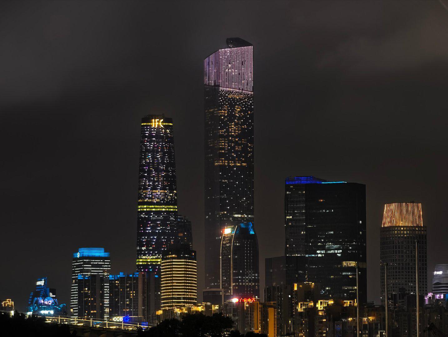 夜晚的广交会展馆别有一番味道 广州·广交会展馆b区