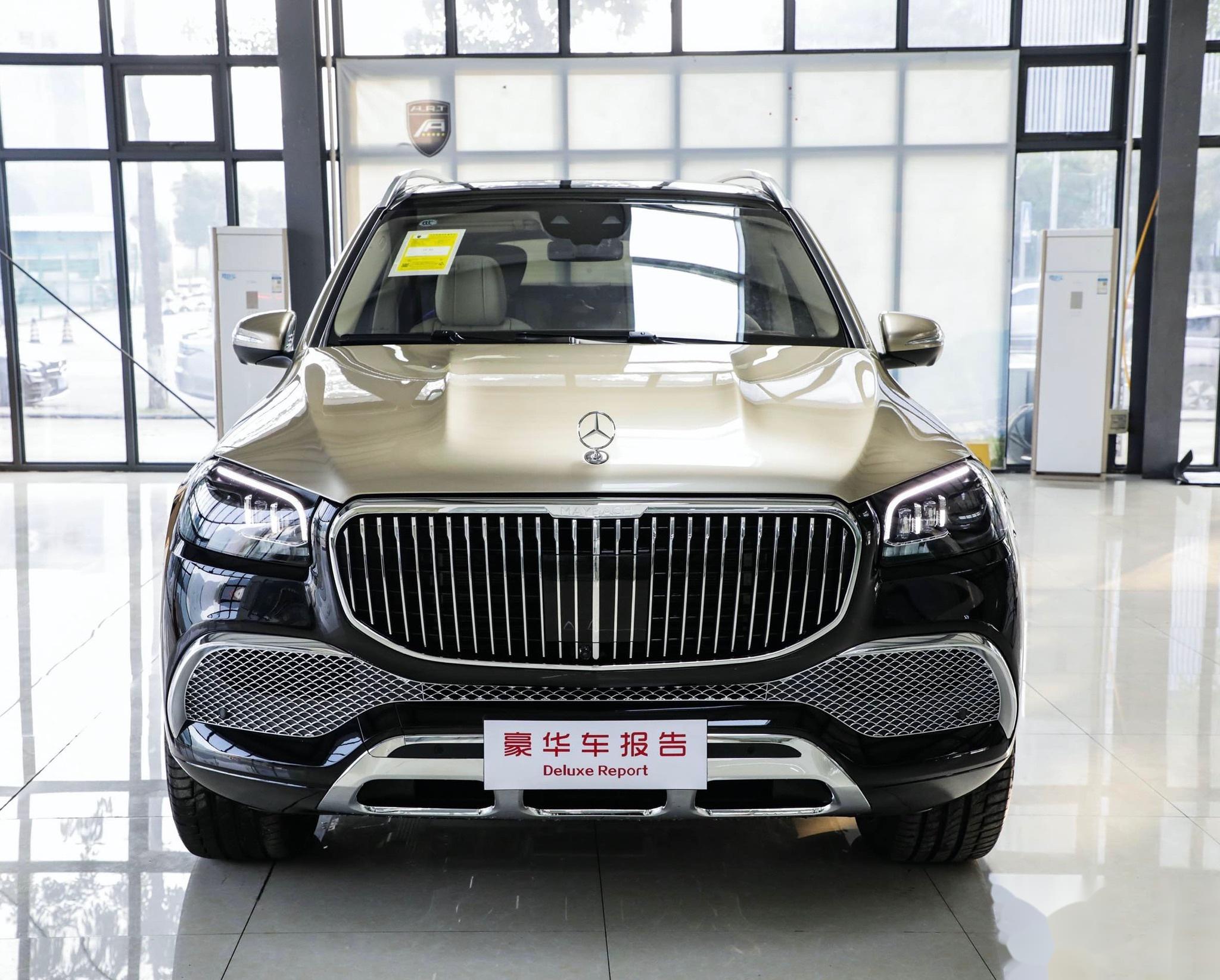 300多万的宾利添越长轴距,和100多万的双调典藏带魔术