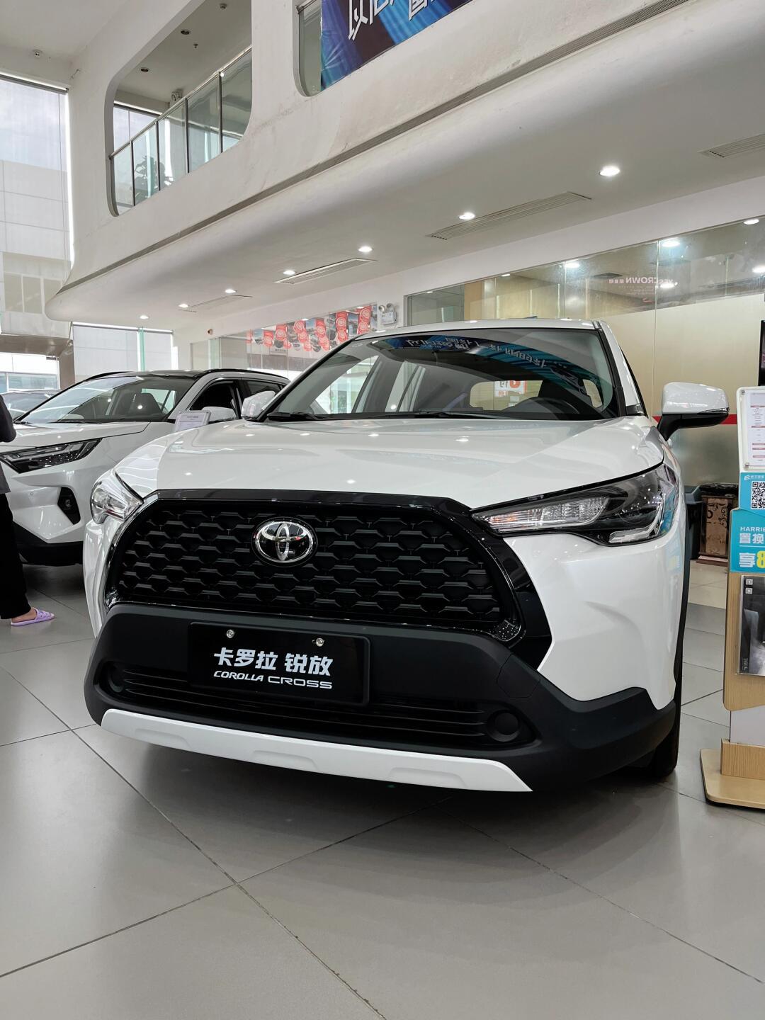 toyota适合女生的车型图片