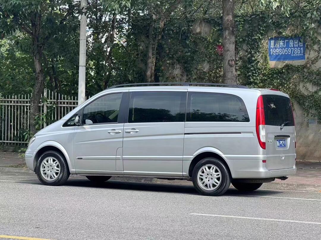 2006年进口奔驰唯雅诺3.2 v6是一款豪华mpv,搭载强劲的3.2升v6发动