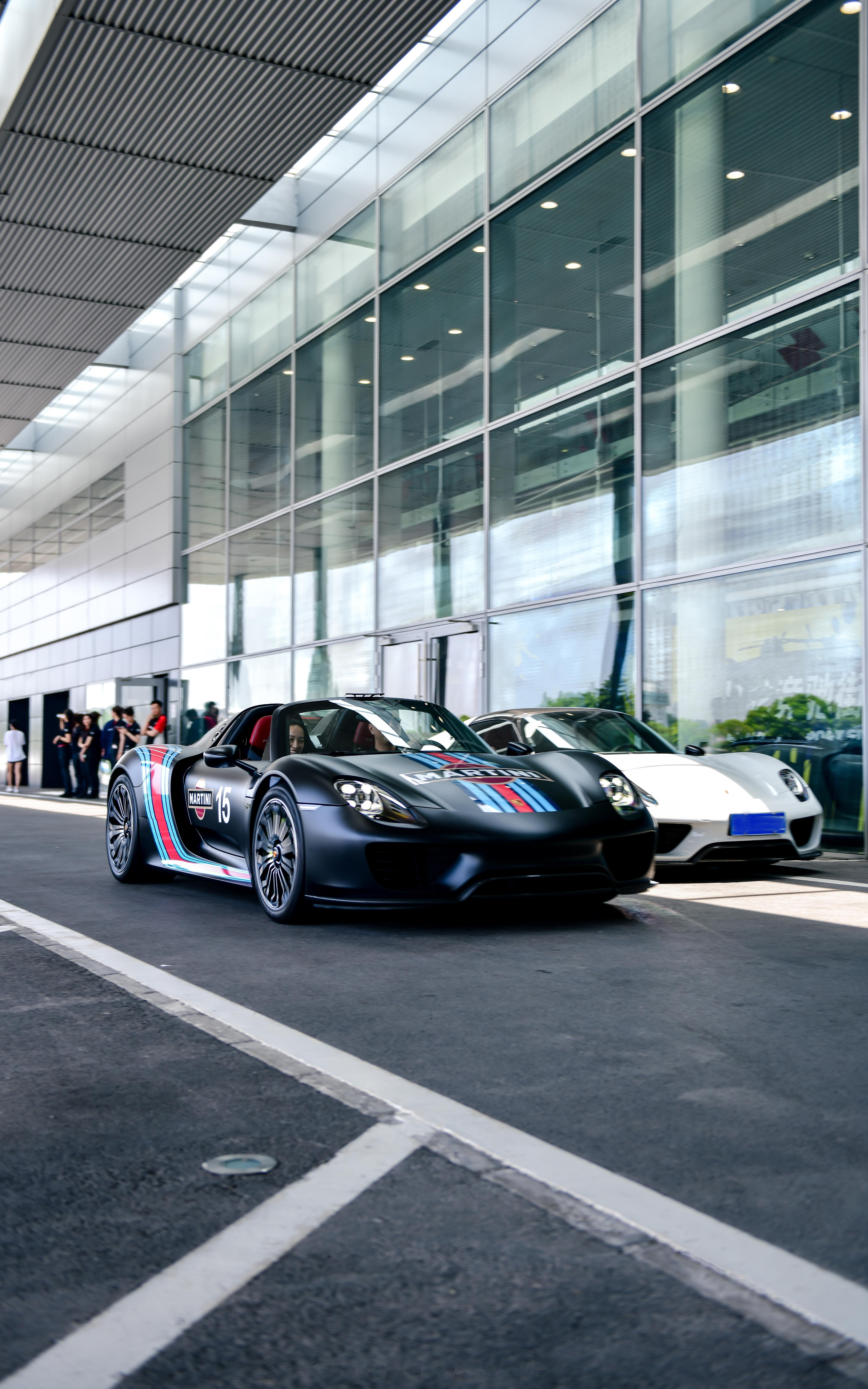 白白白,白色的918 spyder也非常好看,而且还有weissach_保时捷918社区