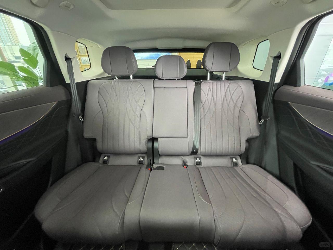 探店奇瑞风云t10,这台车的外形啊,和瑞虎9很相似.