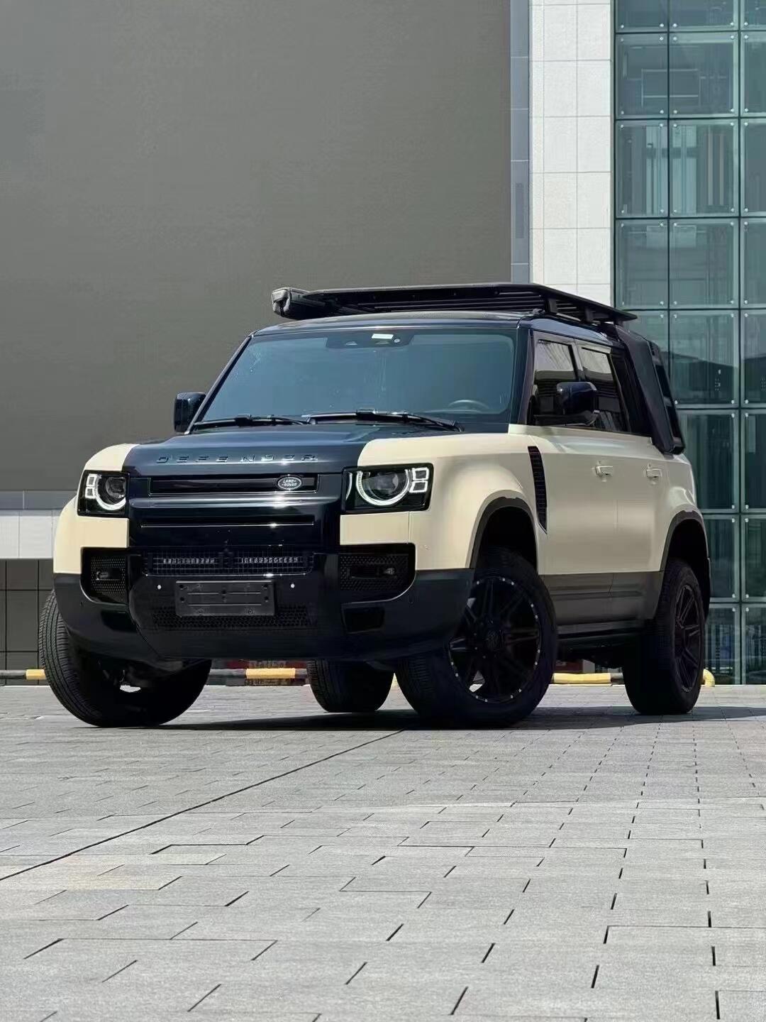 95最新到家 21 年路虎卫士 110 hse 顶配 选装:车顶远征框,侧帐蓬