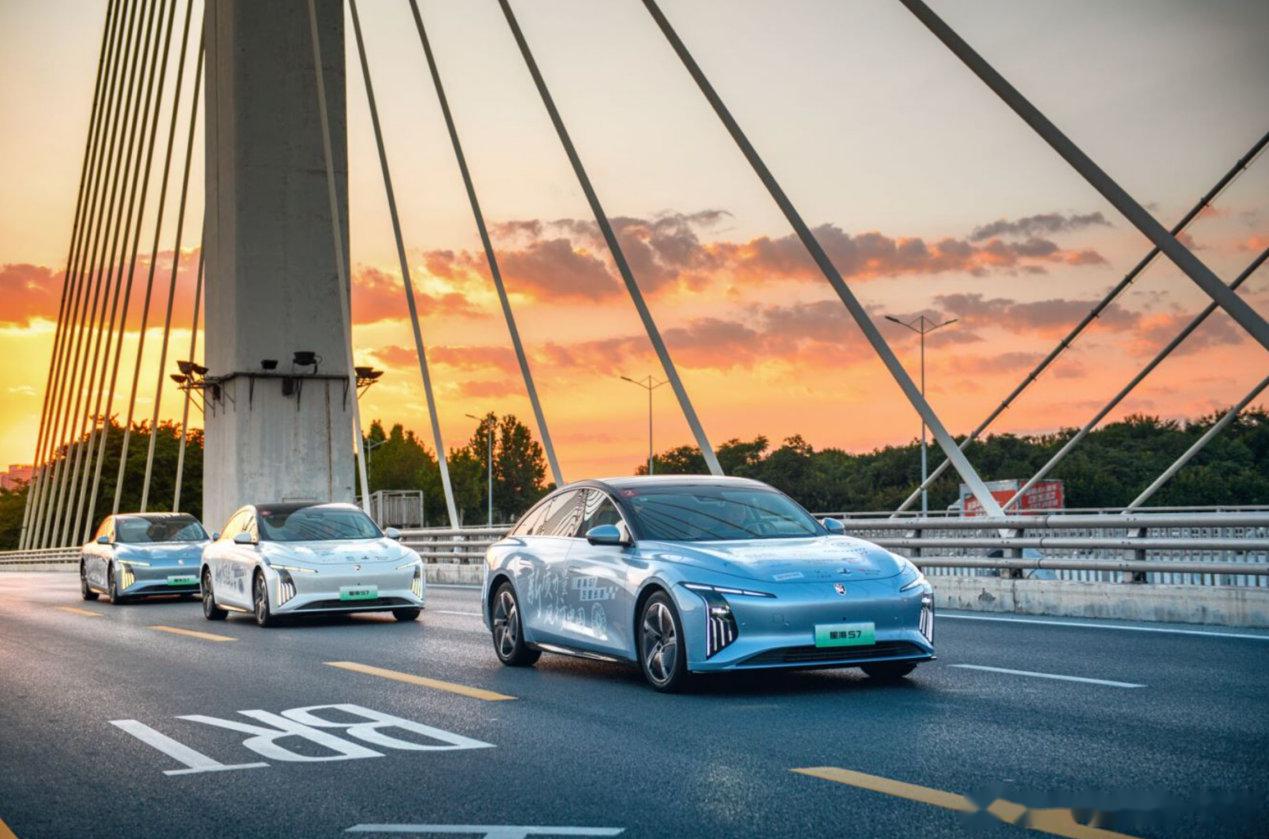 东风风行星海s7纯电版今天开启预售了,共推出2款车型,预售价12.98~13.