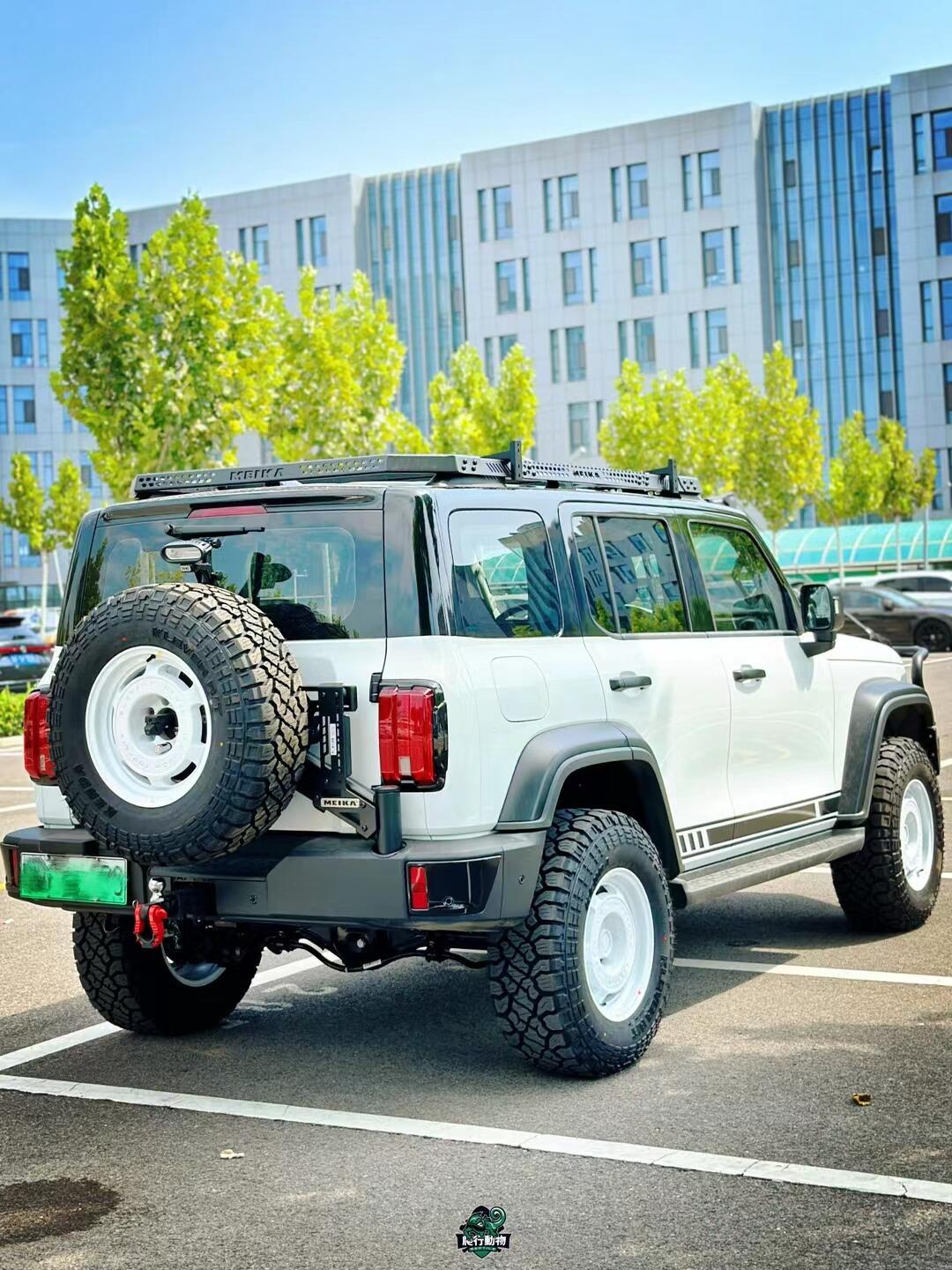 新款坦克300整车改装升级 一身名牌只因热爱