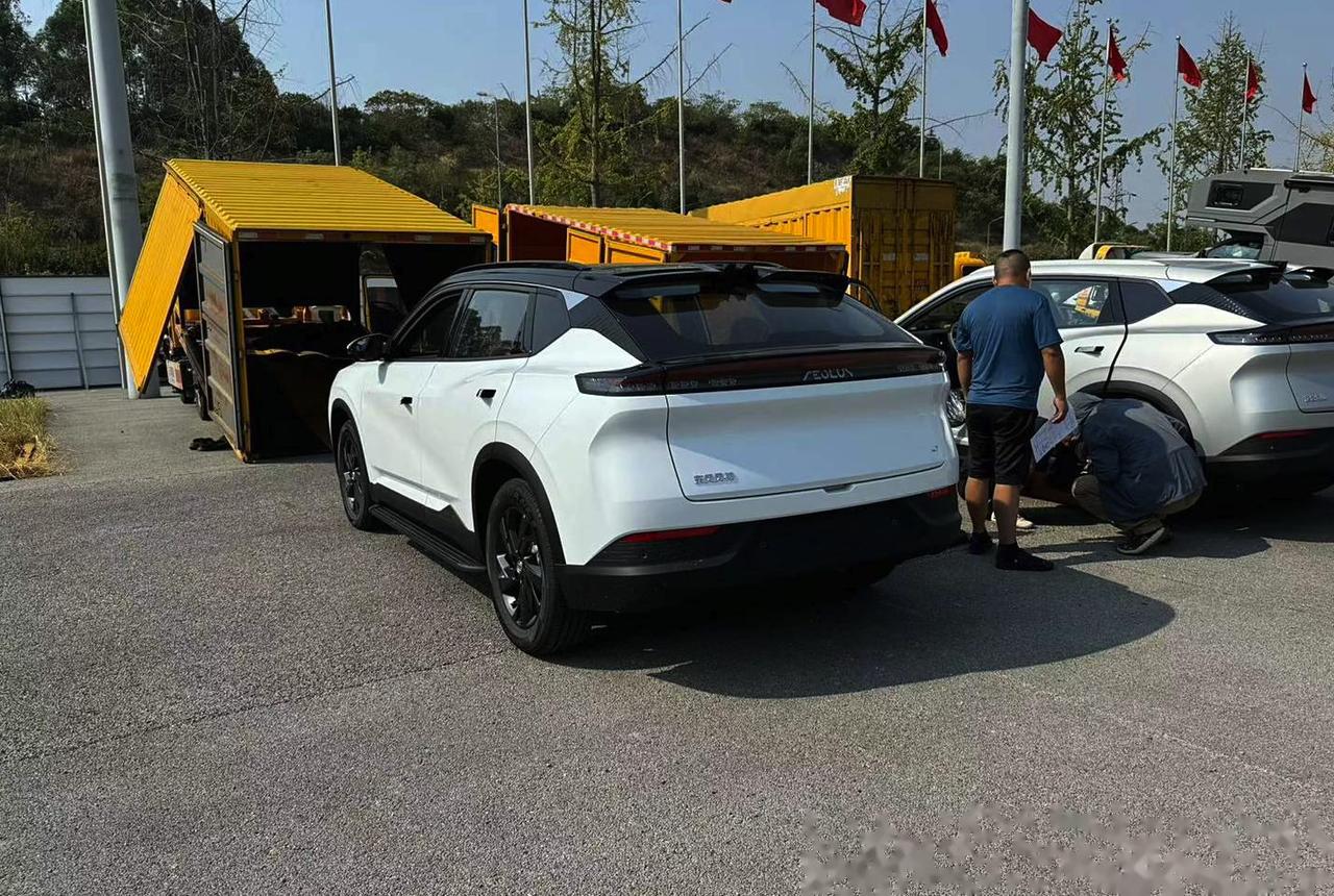 东风风神l7纯电动版将在即将开幕的成都车展上首发亮相,预计年内上市.