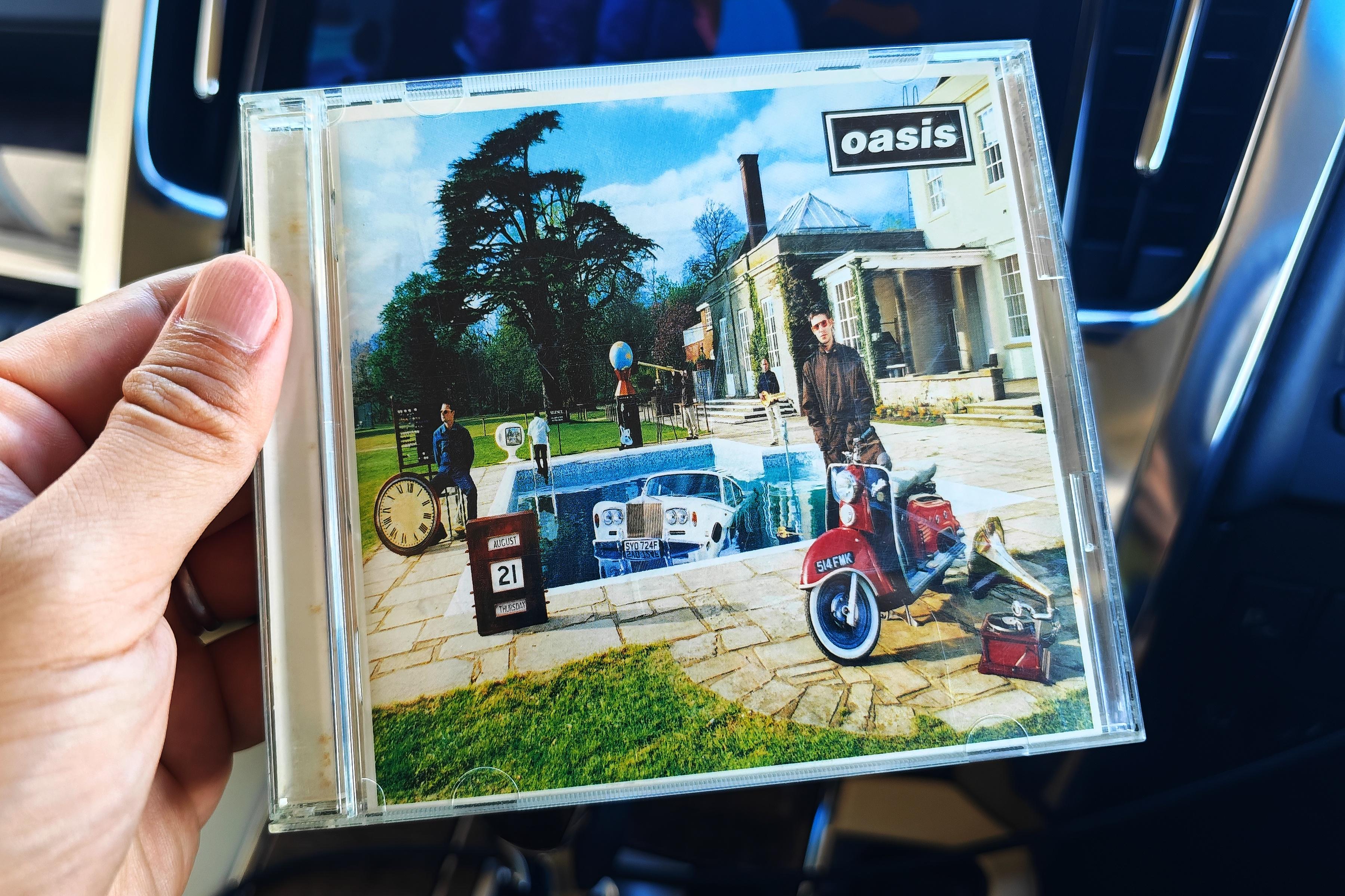 能放 cd 的都是好车 为庆祝 oasis 重组,今天路上听这张专辑92#绿洲