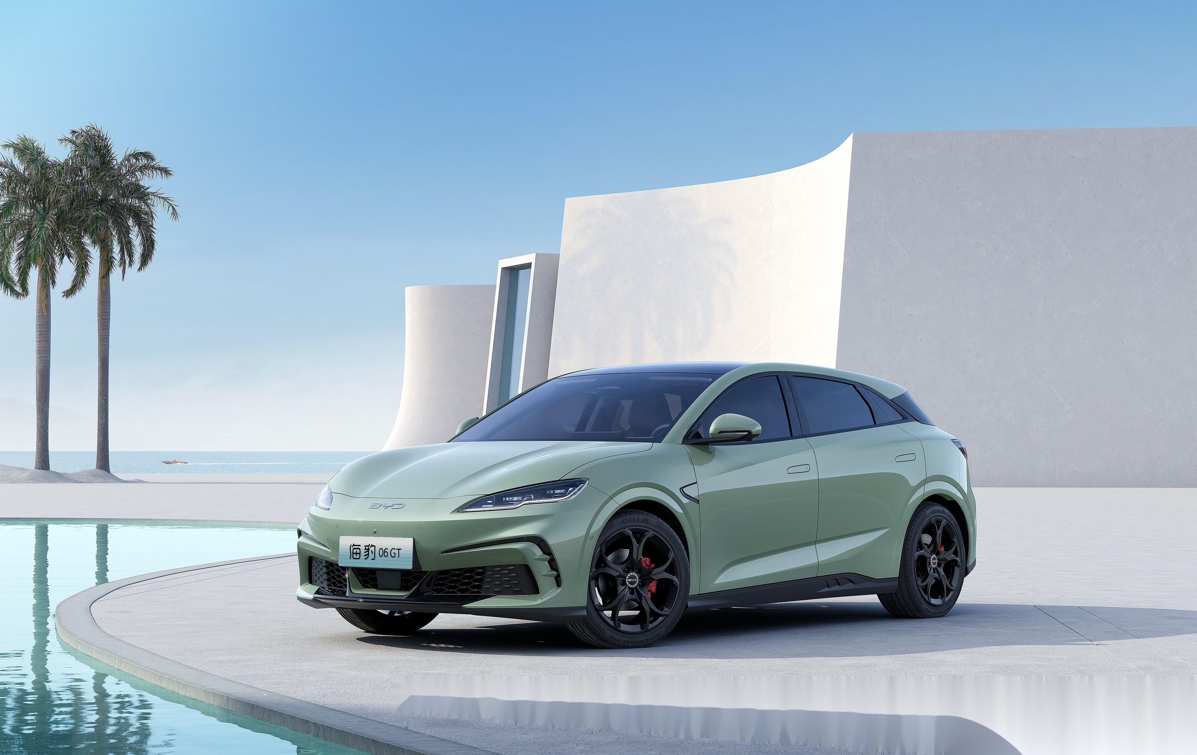 2024成都车展# 比亚迪大展身手,不仅在内场包下整个9号馆,更是