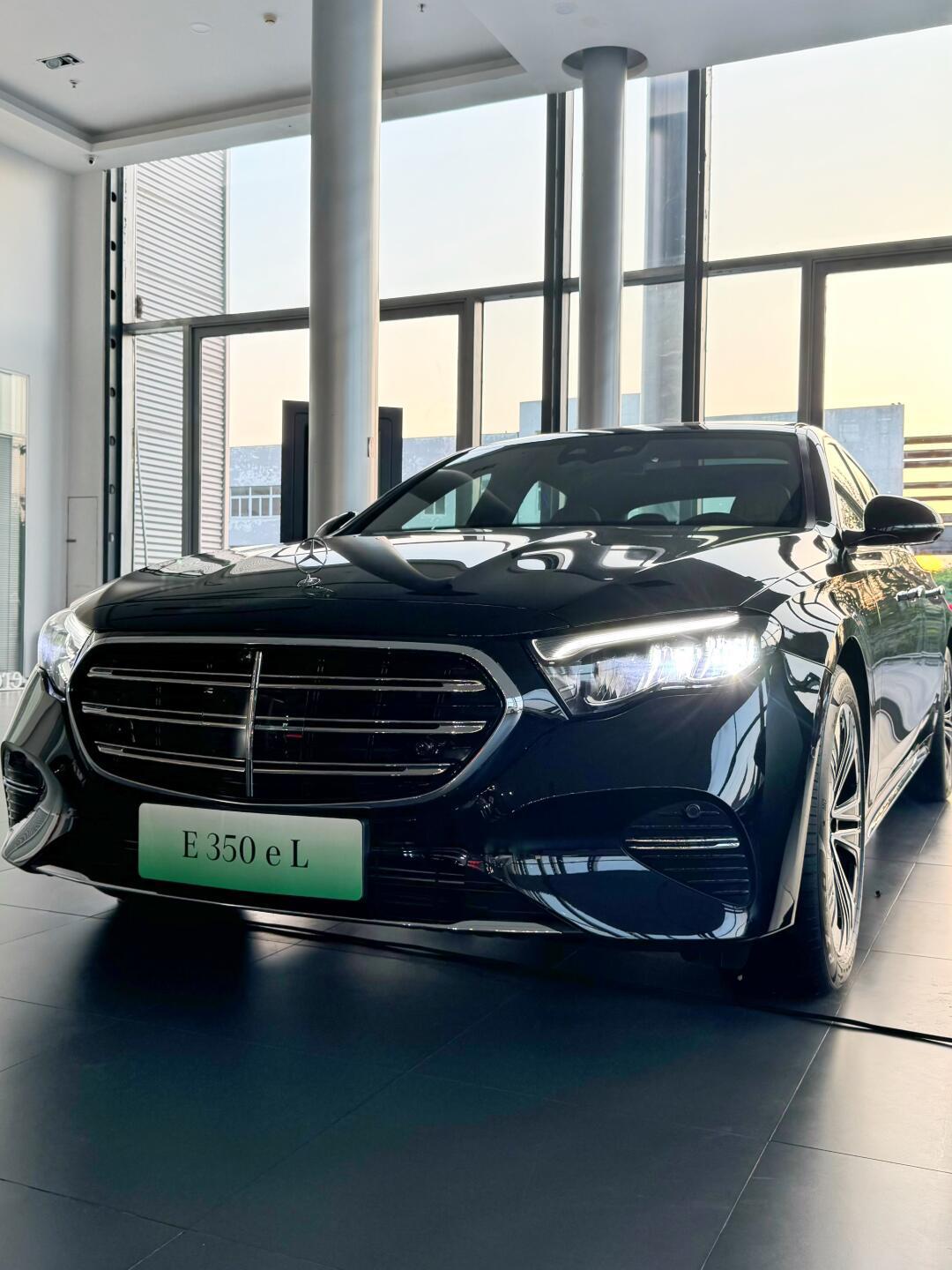 07 奔驰e级插混 油电双驱 驾驭出行新风尚