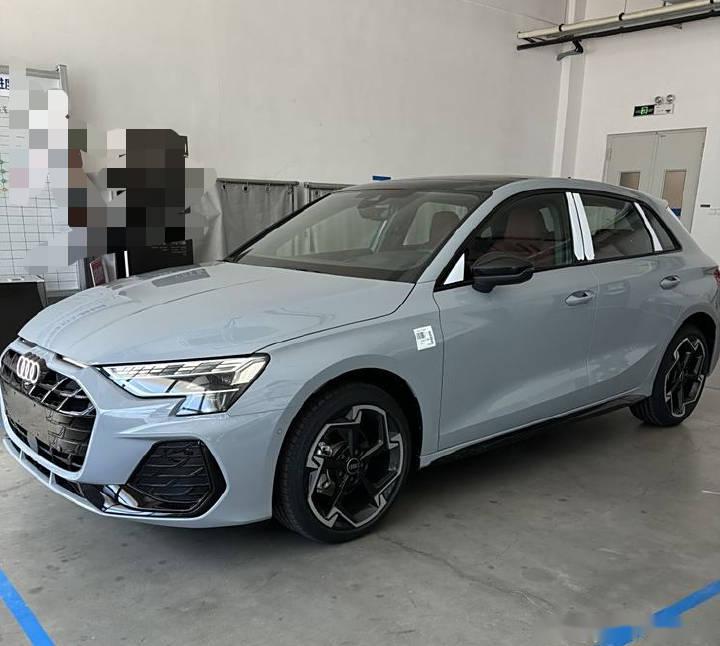 全新换代的奥迪a3马上来了,三厢版依然是a3l,加长56mm,这越来越夸张了