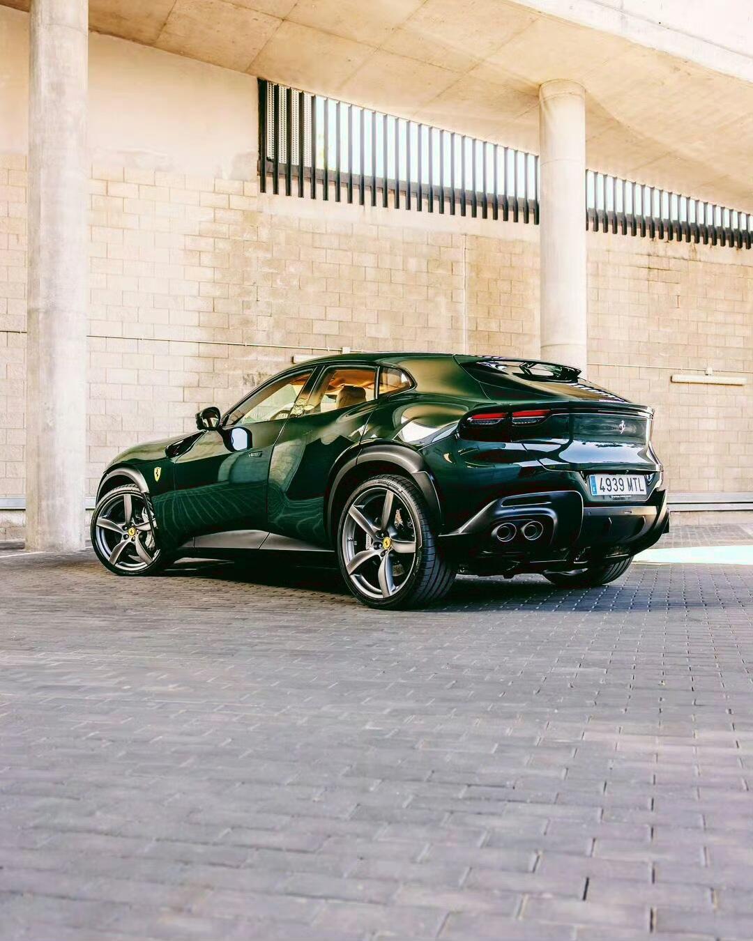 法拉利purosangue是法拉利品牌推出的首款四门四座跑车,它在2022年10