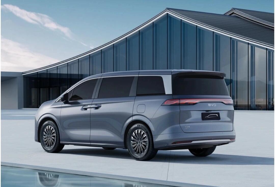 比亚迪夏,20-30万级mpv 华与夏同名,百变大空间超舒适 第三排自动折叠