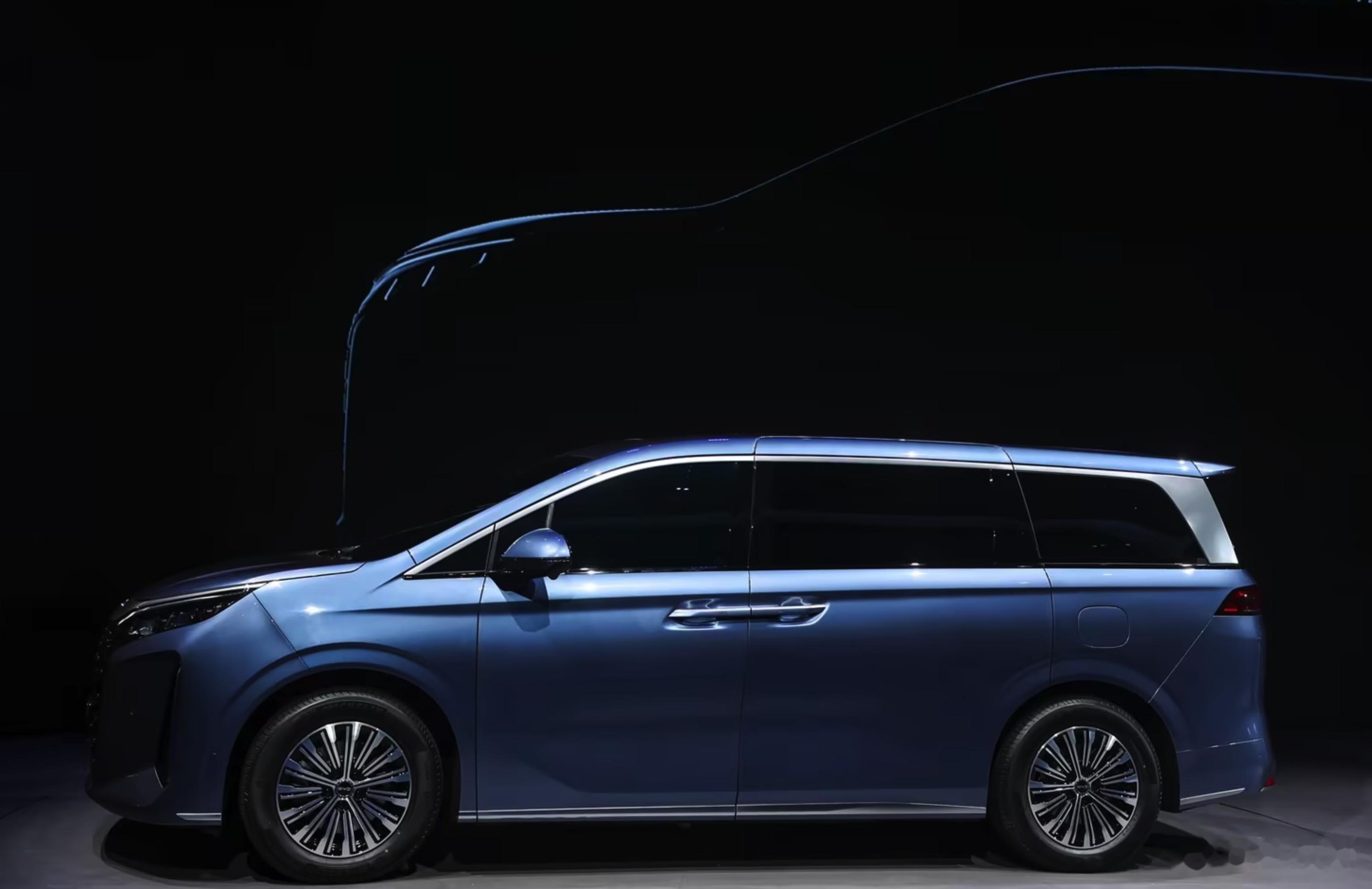 还以为叫周呢,原来叫夏,比亚迪王朝全新mpv,基于新一代插混整车平台