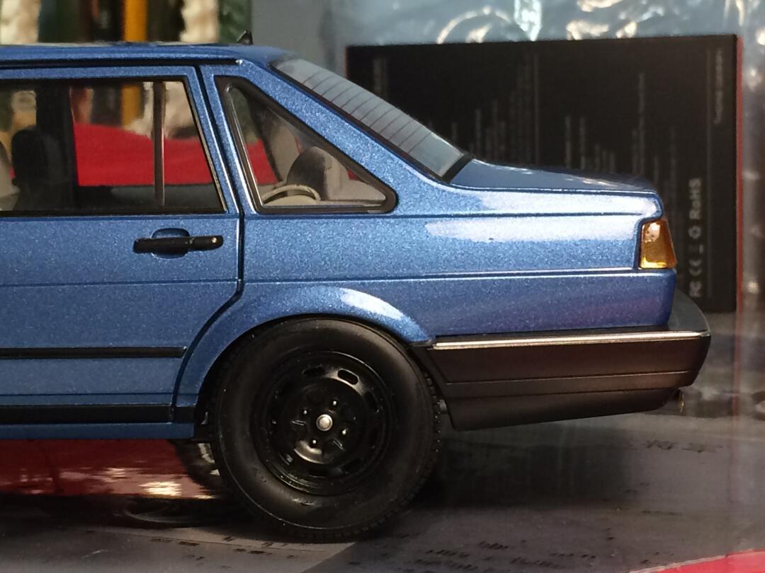 1:18原厂上海大众桑塔纳模型(蓝色普桑)