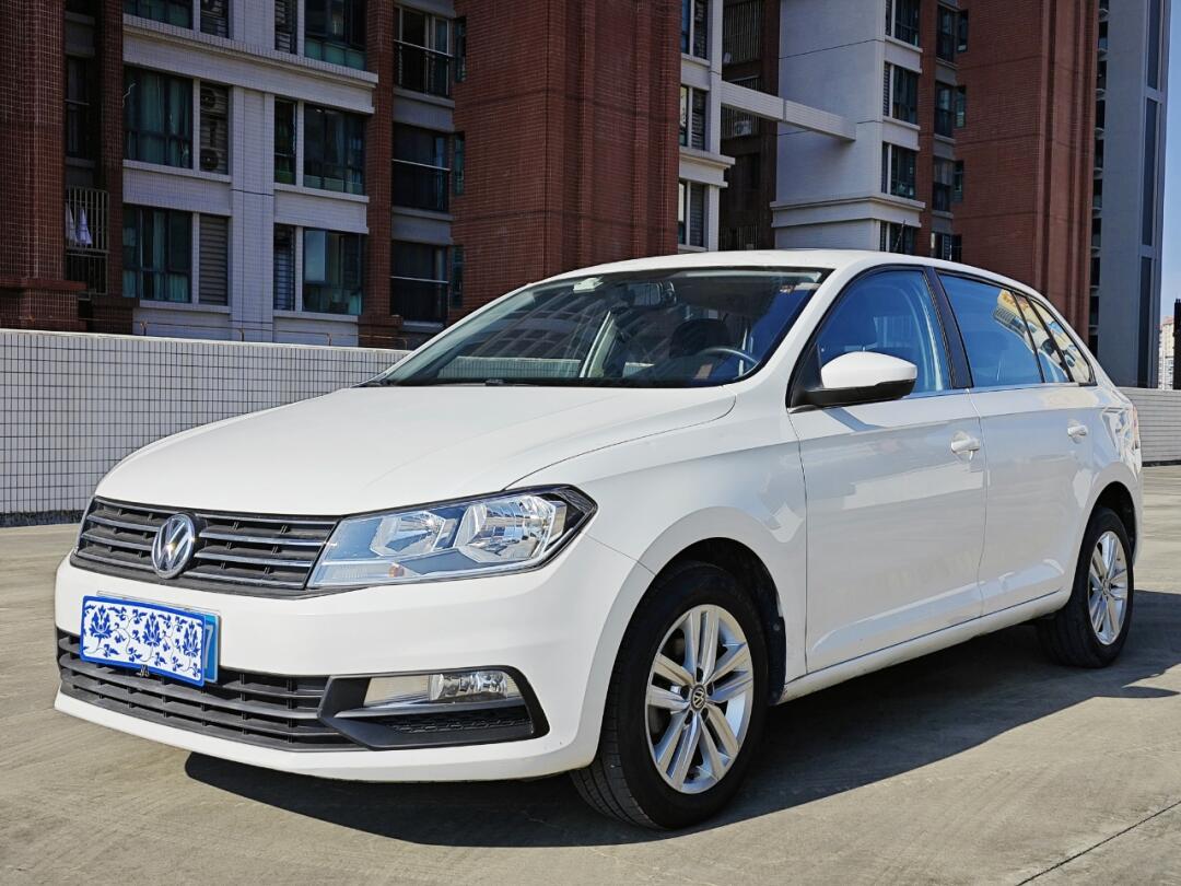 【品牌型号】2017年大众桑塔纳浩纳1.6l自动舒适版白色