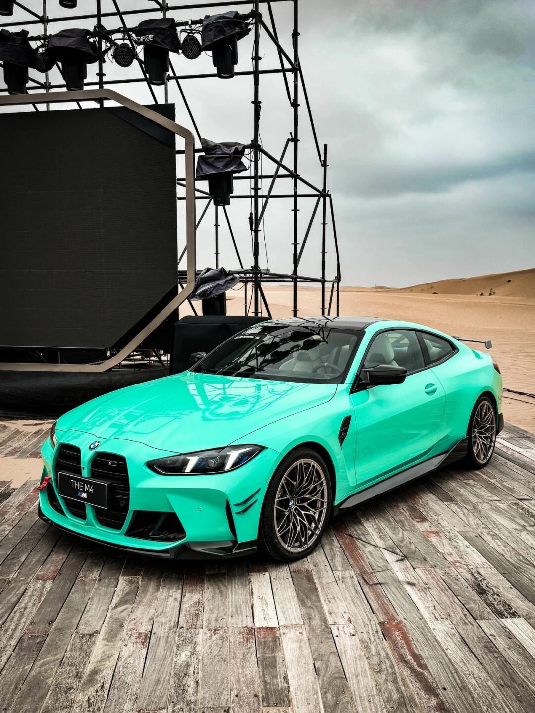 实拍宝马新m4薄荷绿车漆