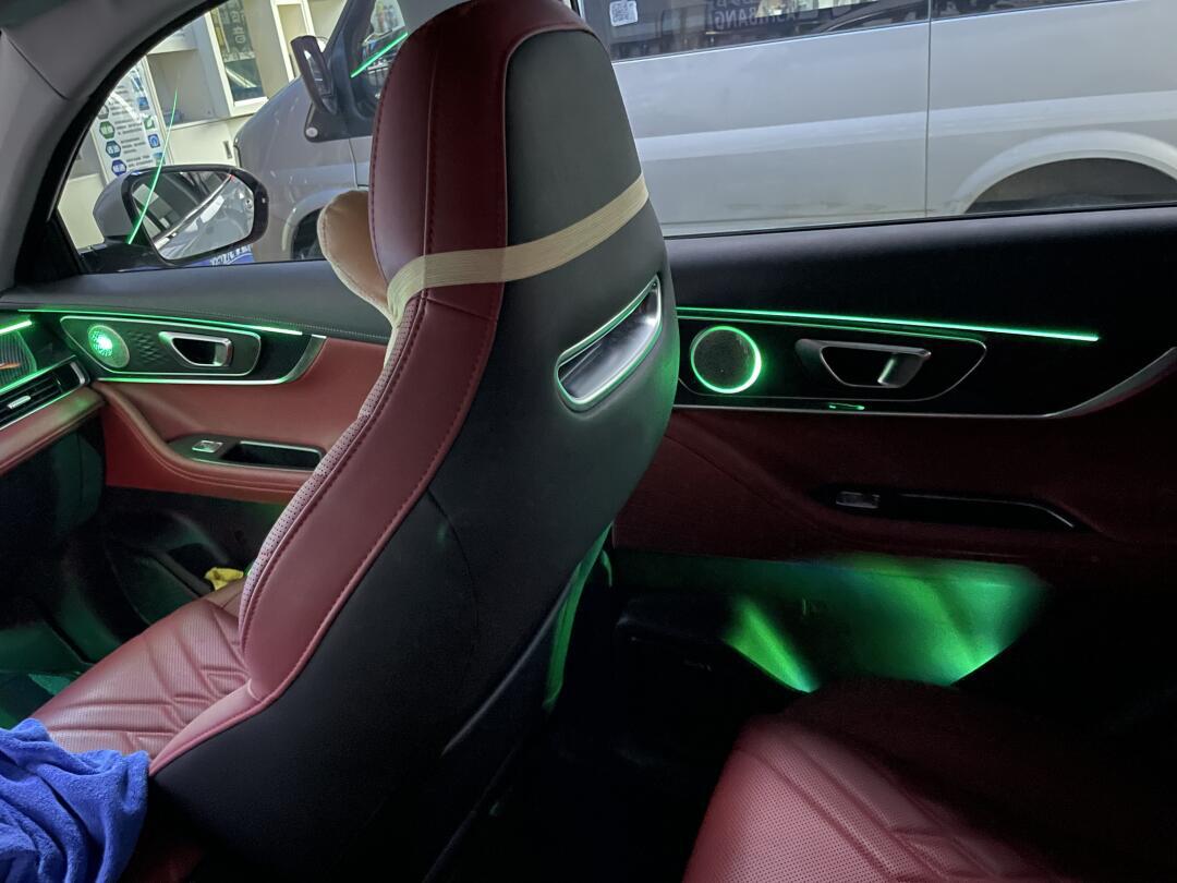 奇瑞瑞虎7plus全彩64色氛围灯