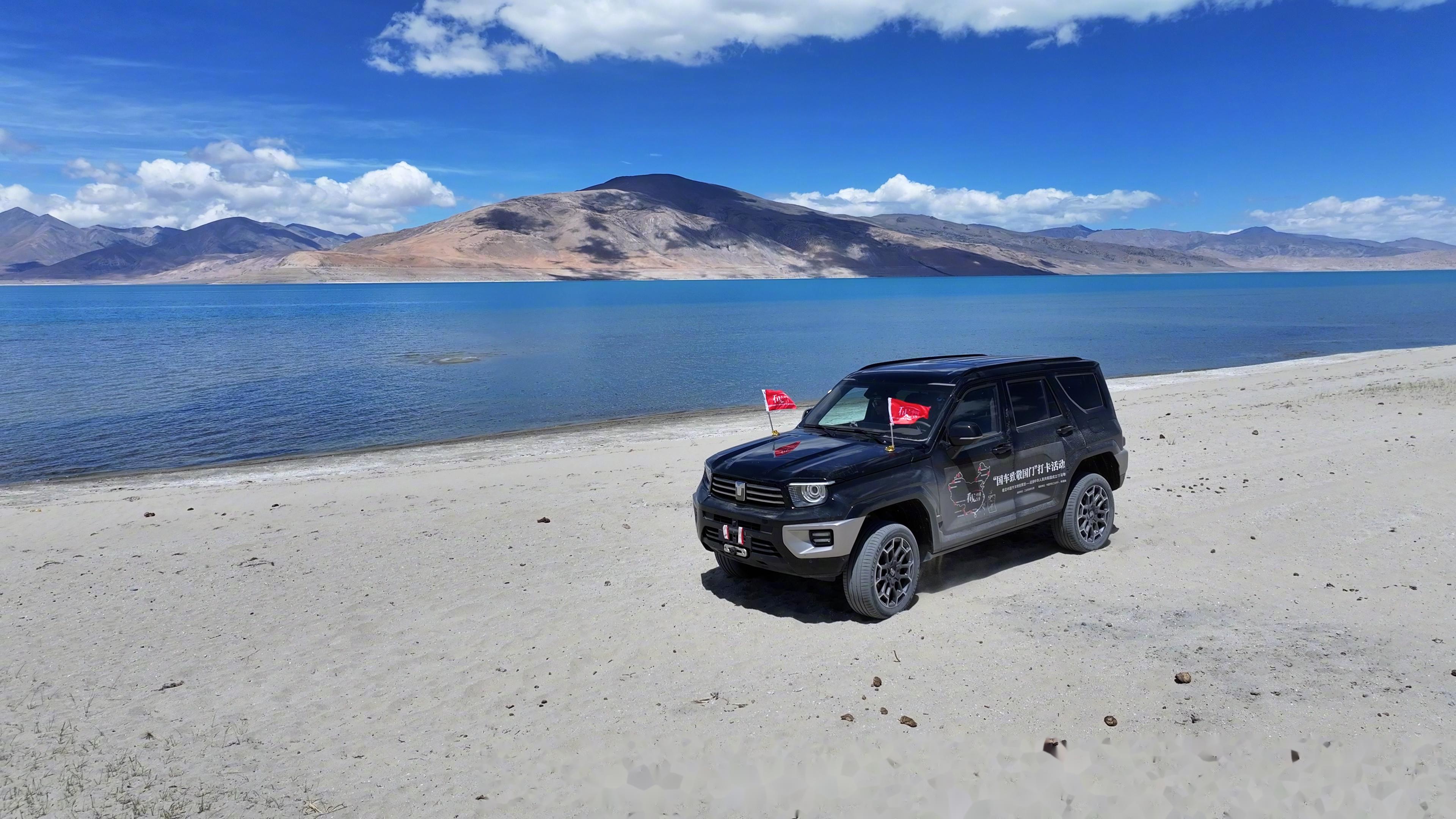 国车致敬国门##看见中国汽车##坦克700 hi4-t献礼祖国75周年华诞