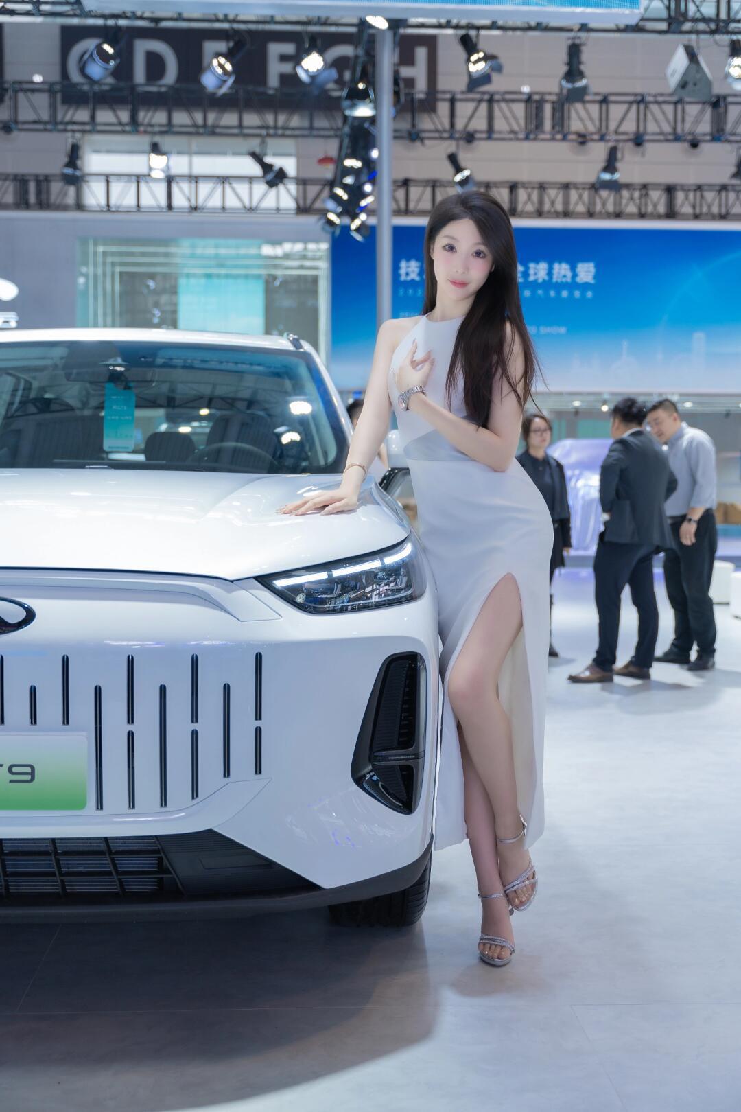 天津车展|车模小姐姐们真的很专业75