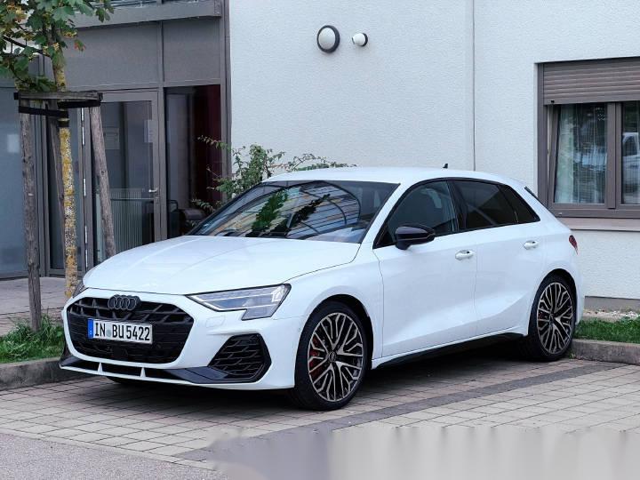 奥迪s3 sportback!333马力,420牛米的纯燃油小钢炮,原厂自带的a