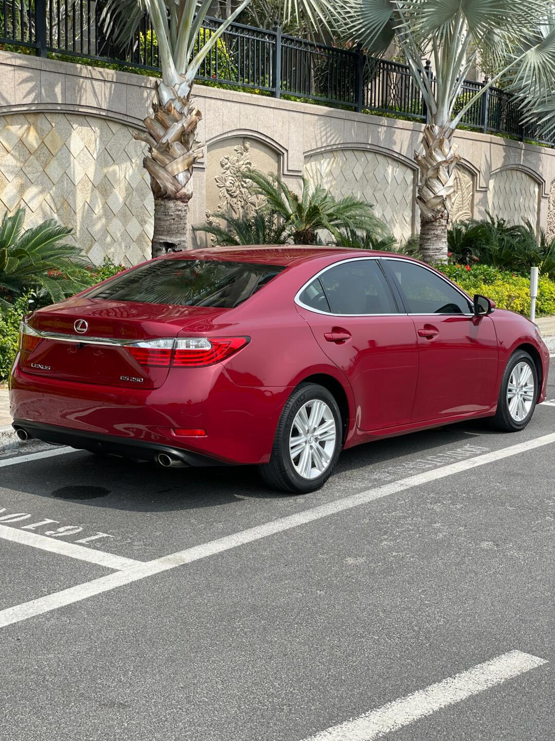 13年1月 凌志es250 精英版 行驶10万公里