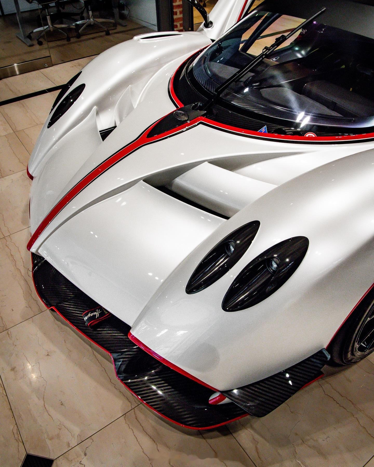 白骑士pagani huayra r