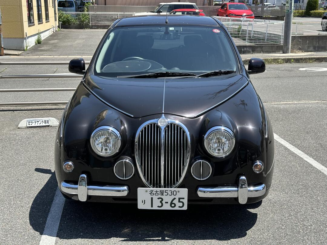 一边旅行一边猜车之光冈牌日产小轿车