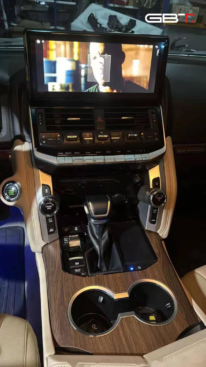 来自国外车主的肯定 兰德酷路泽lc200升级300内饰,接线,安装都适配的