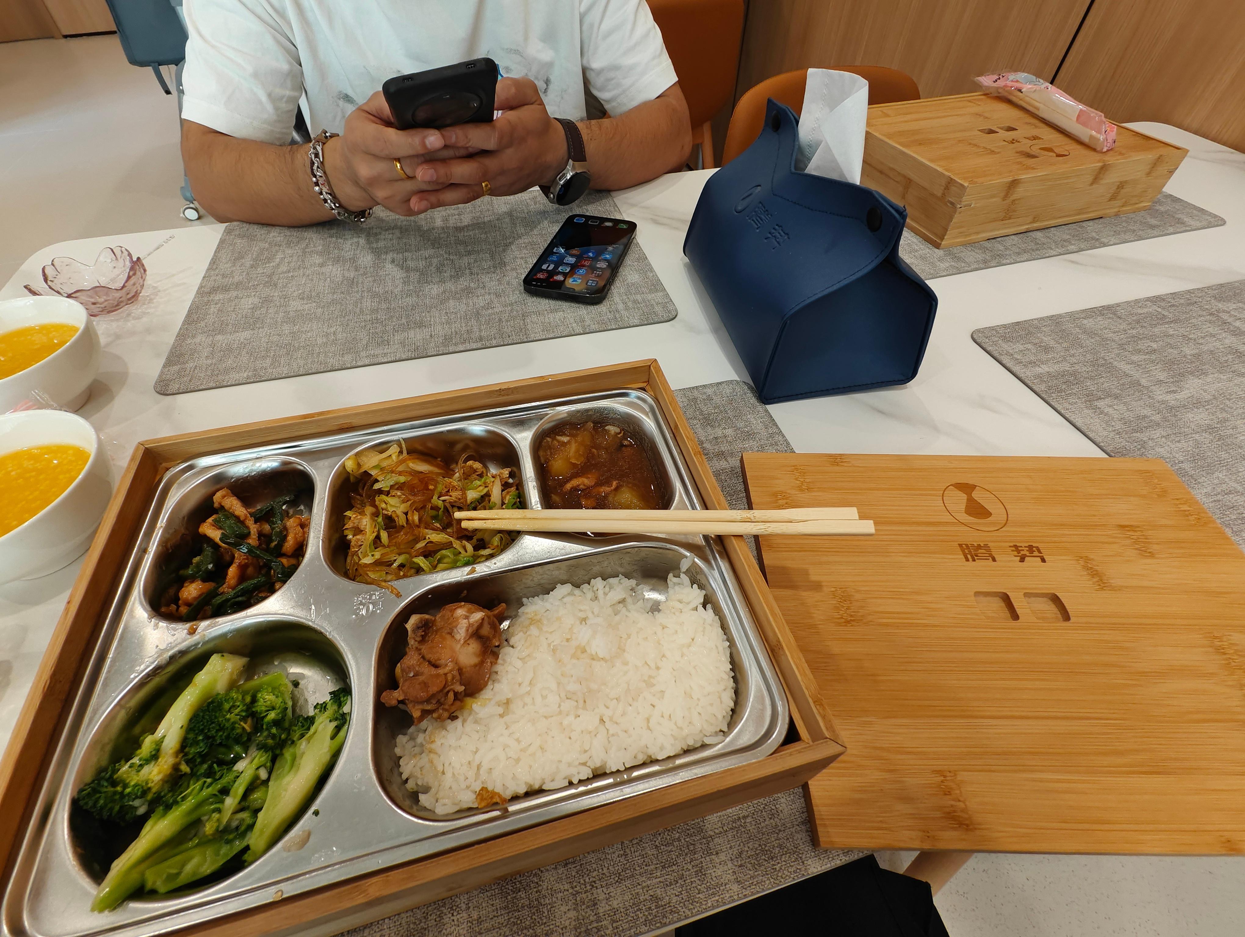 有一说一,腾势的饭是我吃过4s店里最好吃的,要