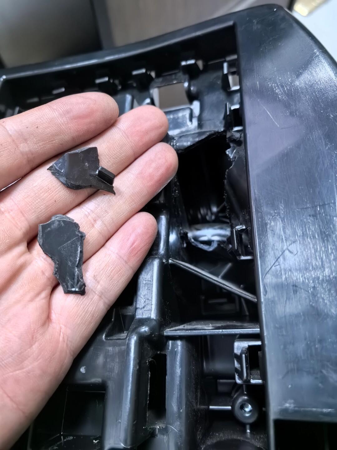 奔驰 e级 c级 glc级常见通病之二 头枕异响