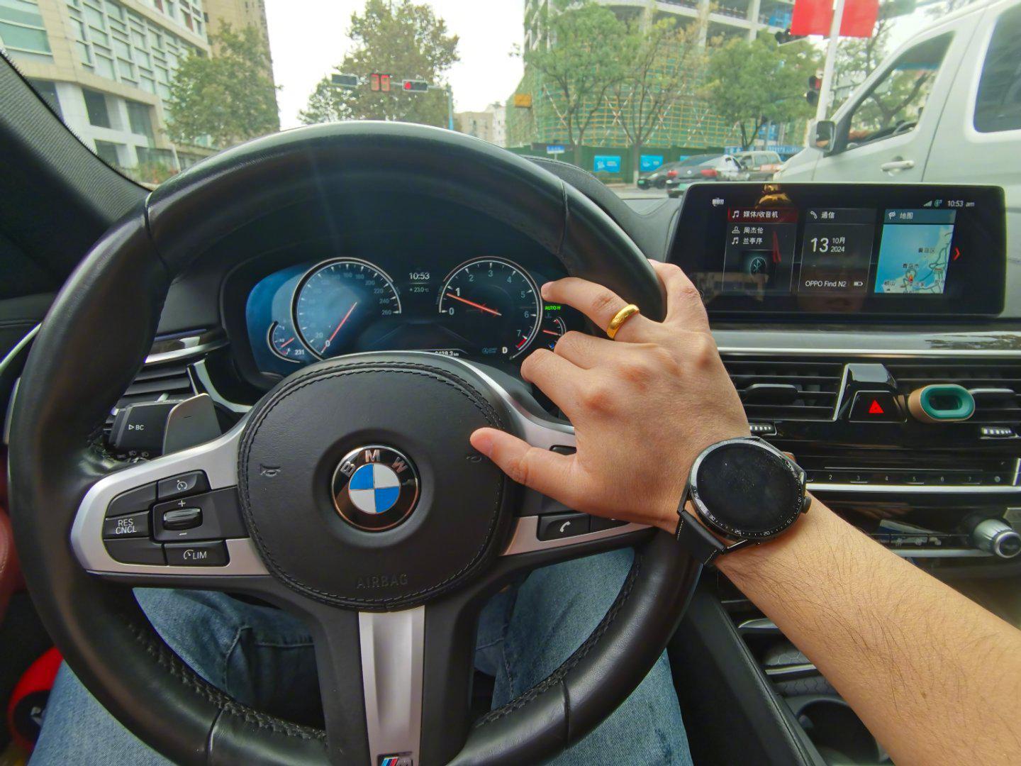 突然不适应,有点开卡丁车的视角哈哈